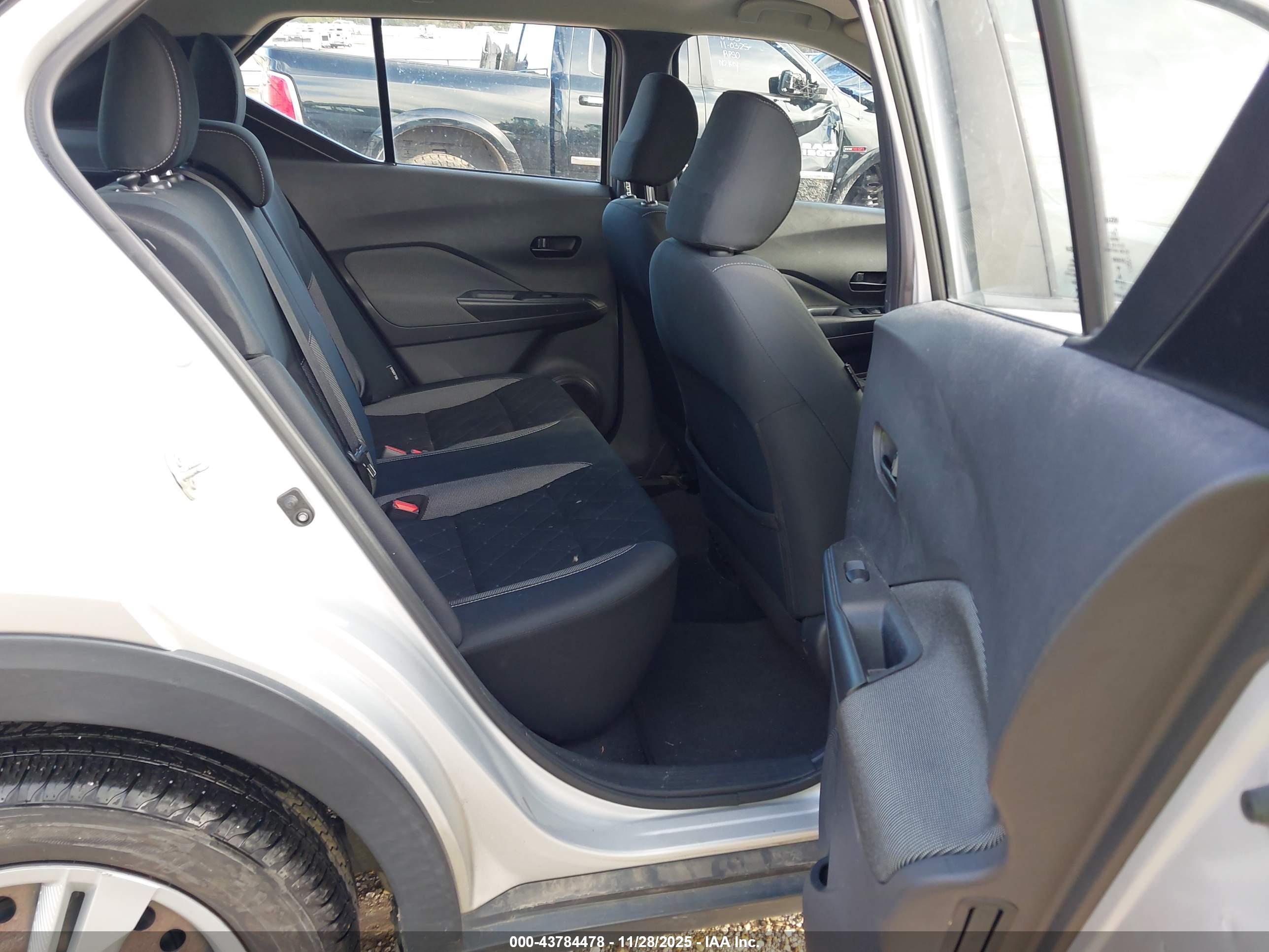 NISSAN KICKS image 8