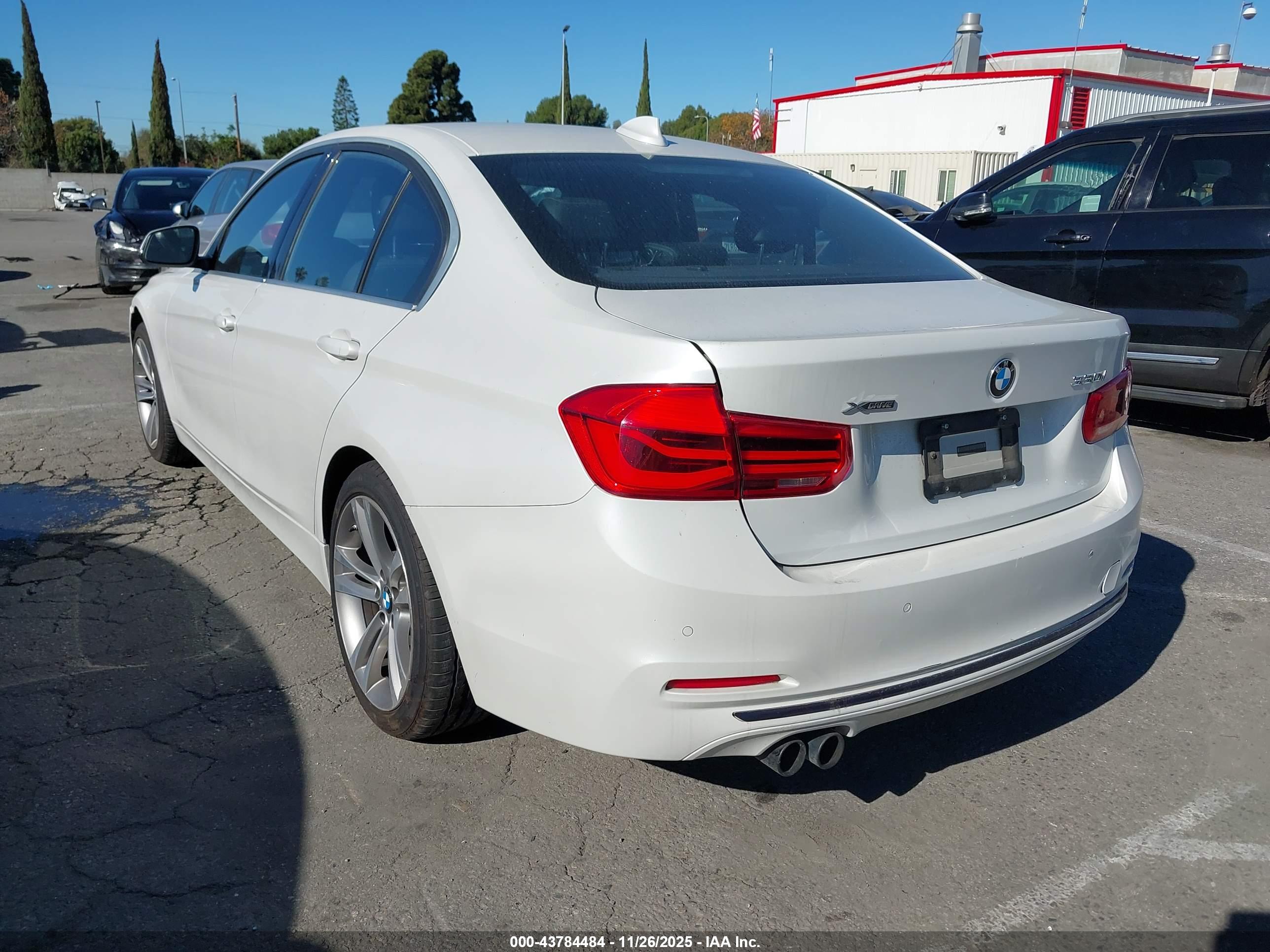 BMW 330I image 3