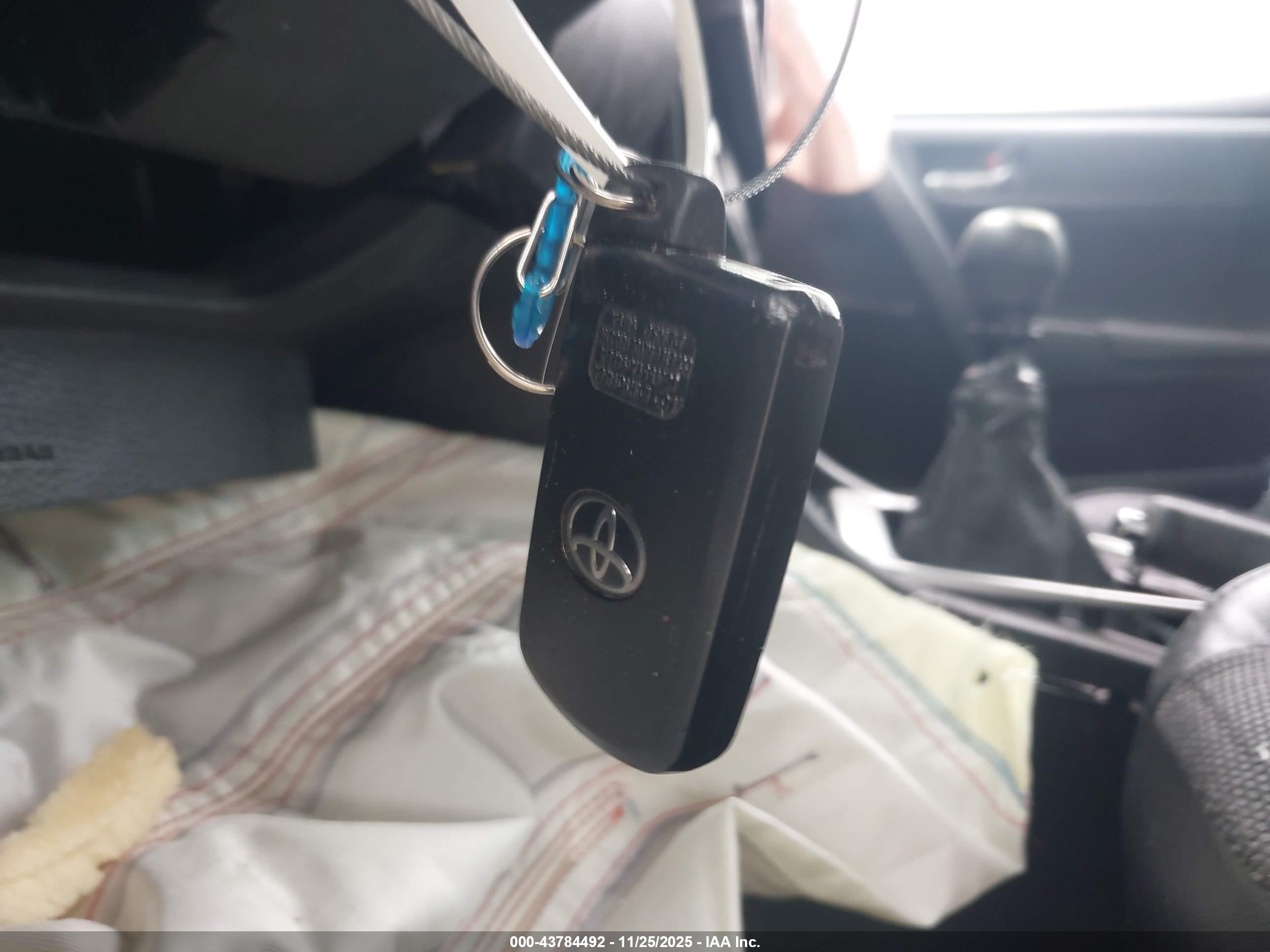 TOYOTA COROLLA image 11