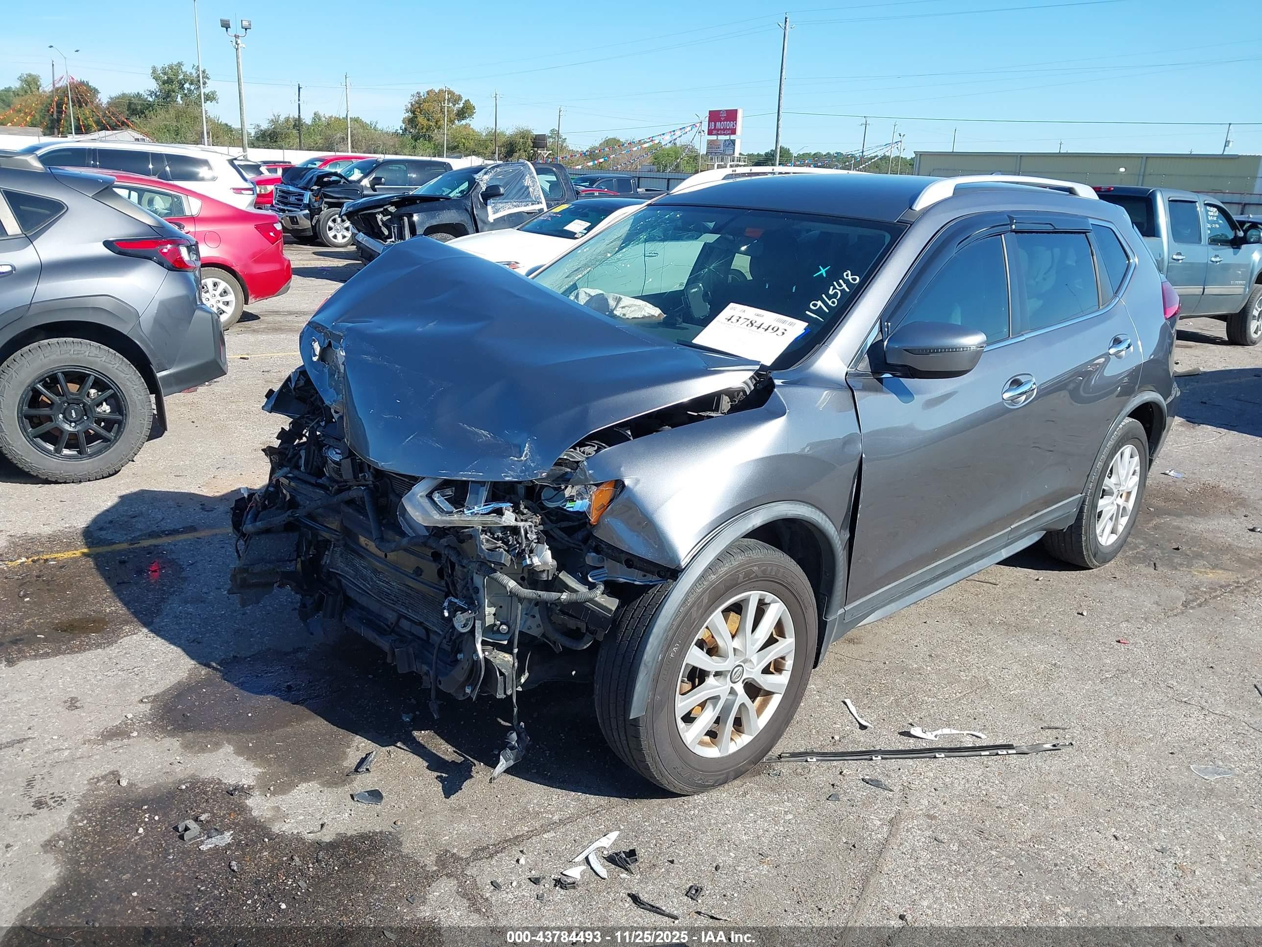 NISSAN ROGUE image 2