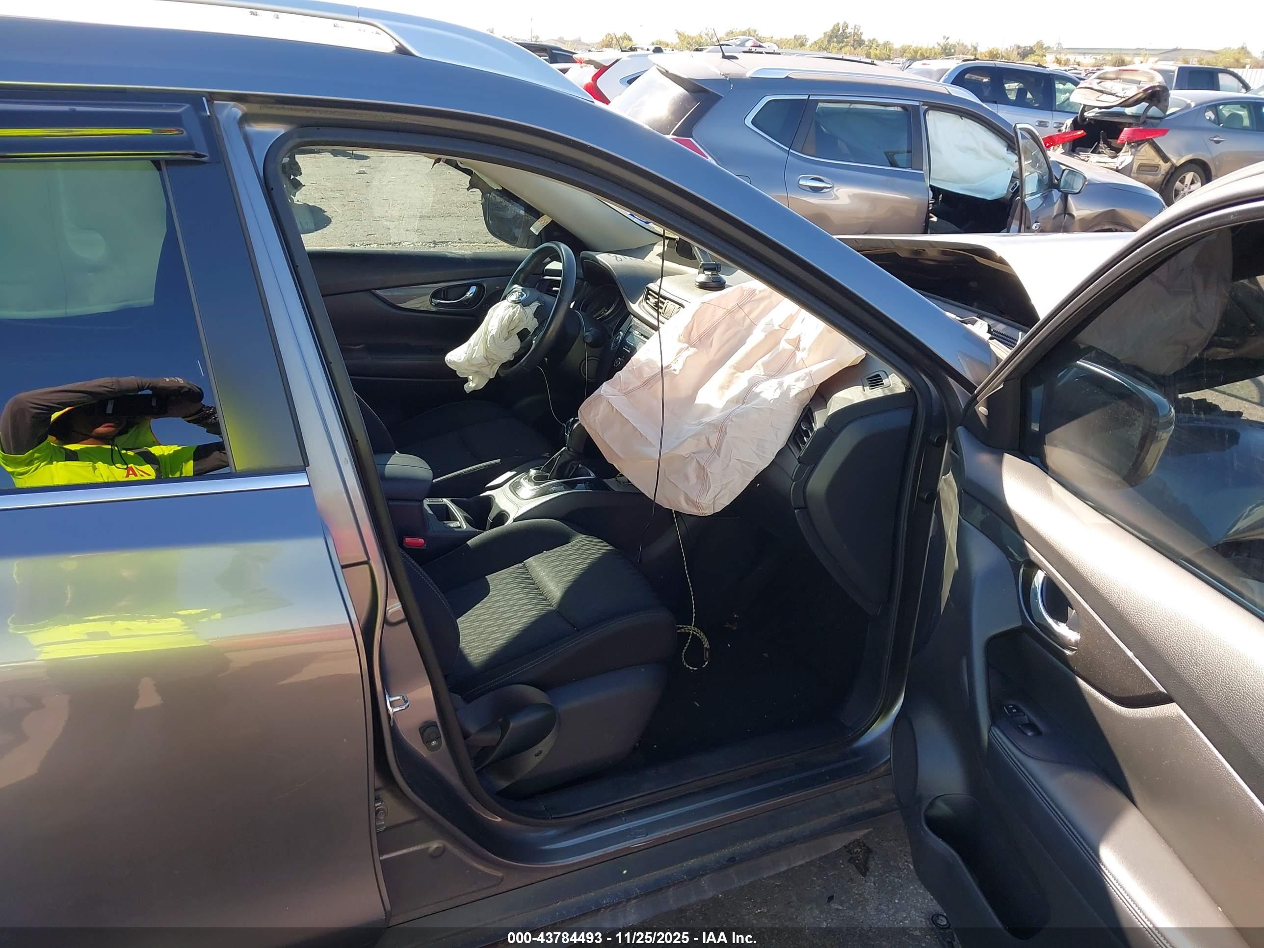 NISSAN ROGUE image 5