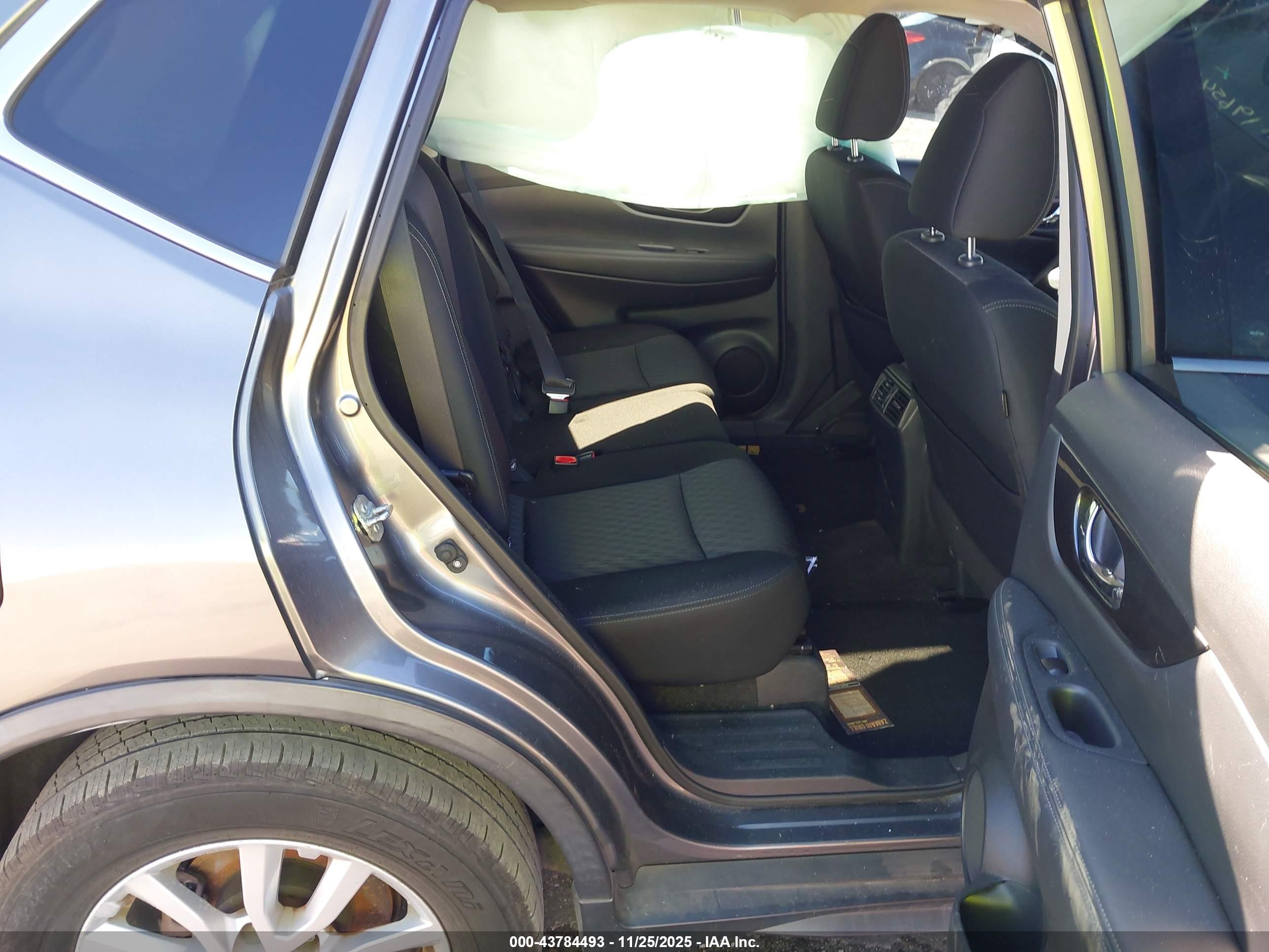 NISSAN ROGUE image 8