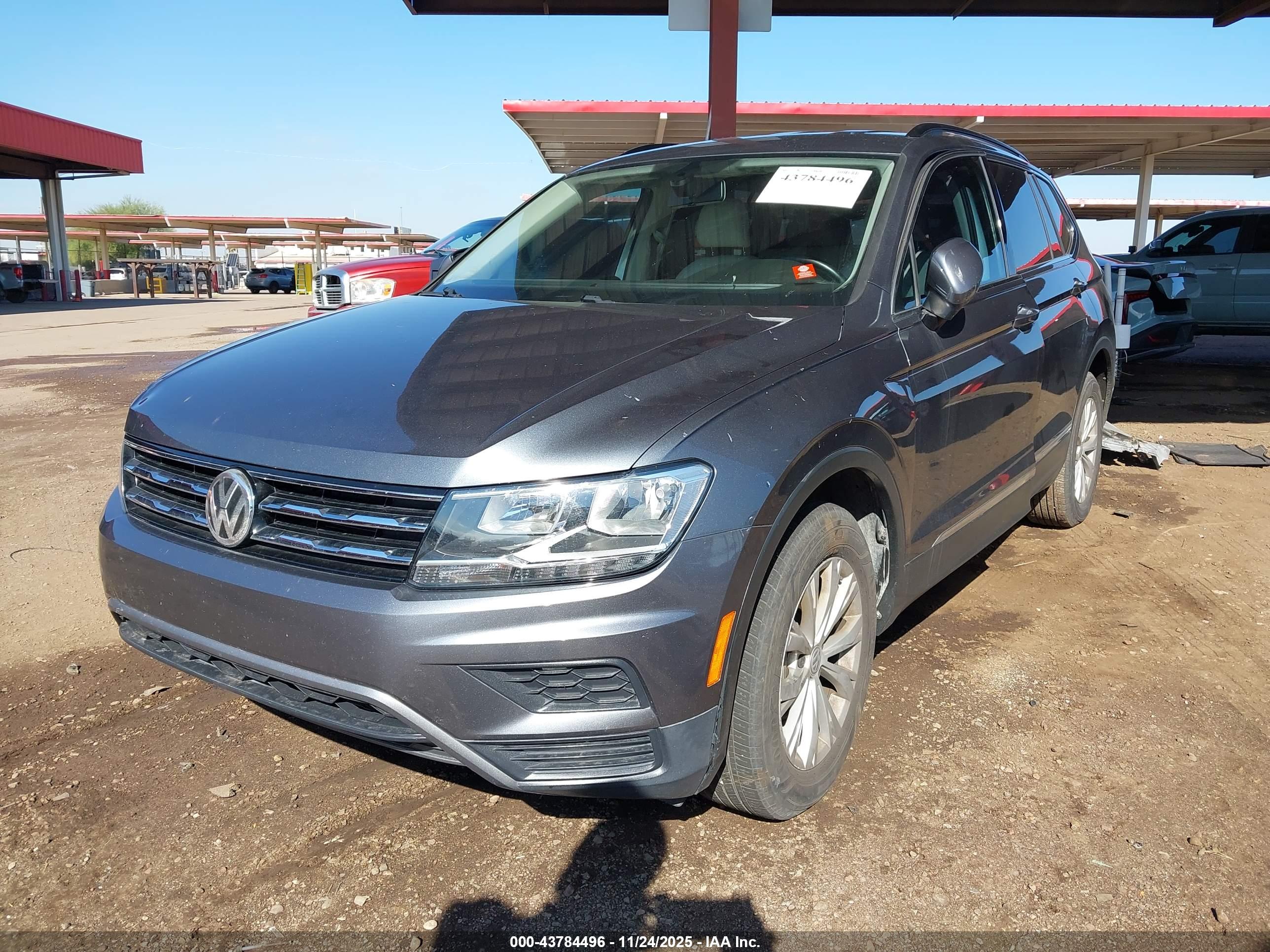 VOLKSWAGEN TIGUAN image 2