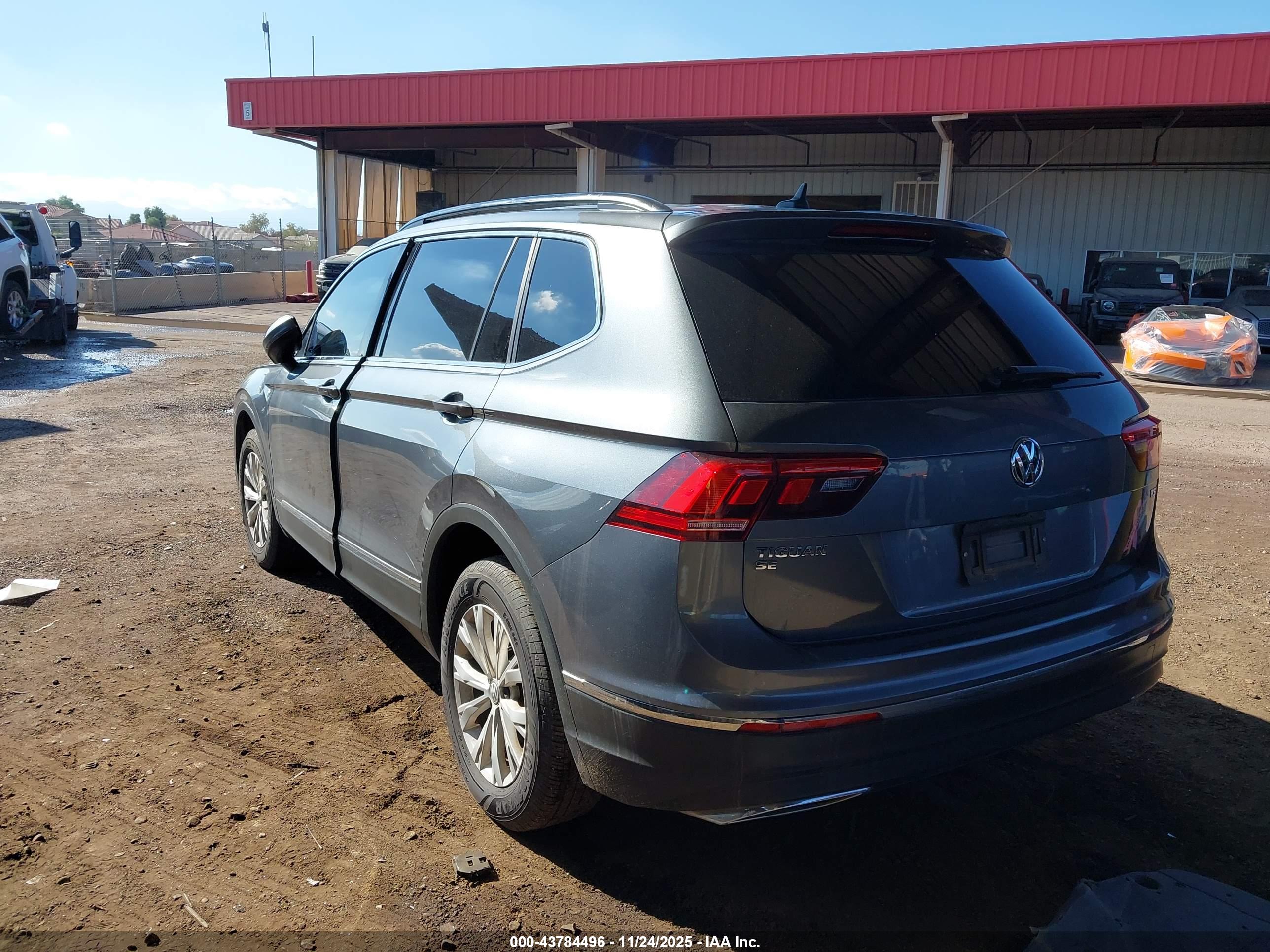 VOLKSWAGEN TIGUAN image 3