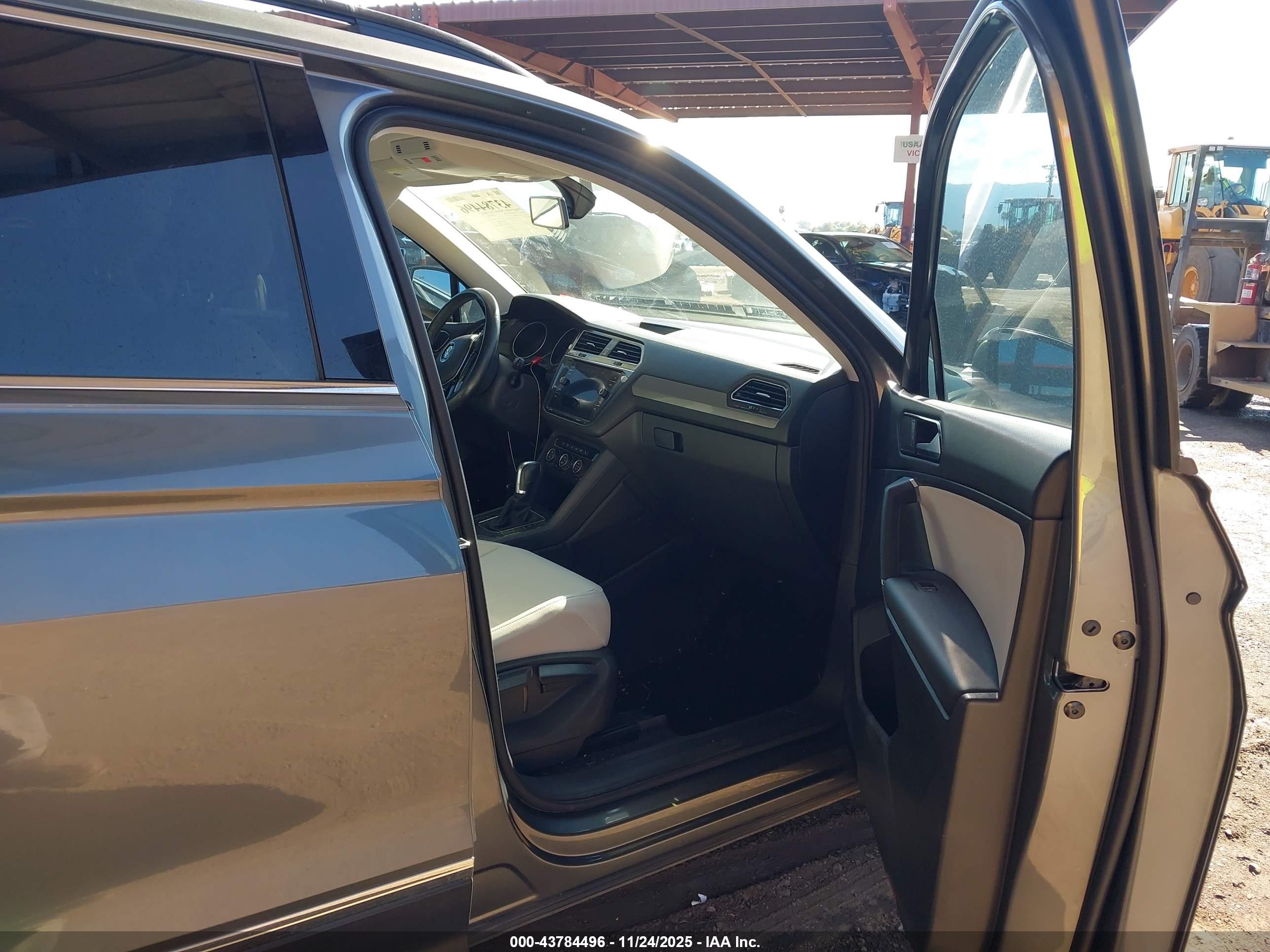 VOLKSWAGEN TIGUAN image 5