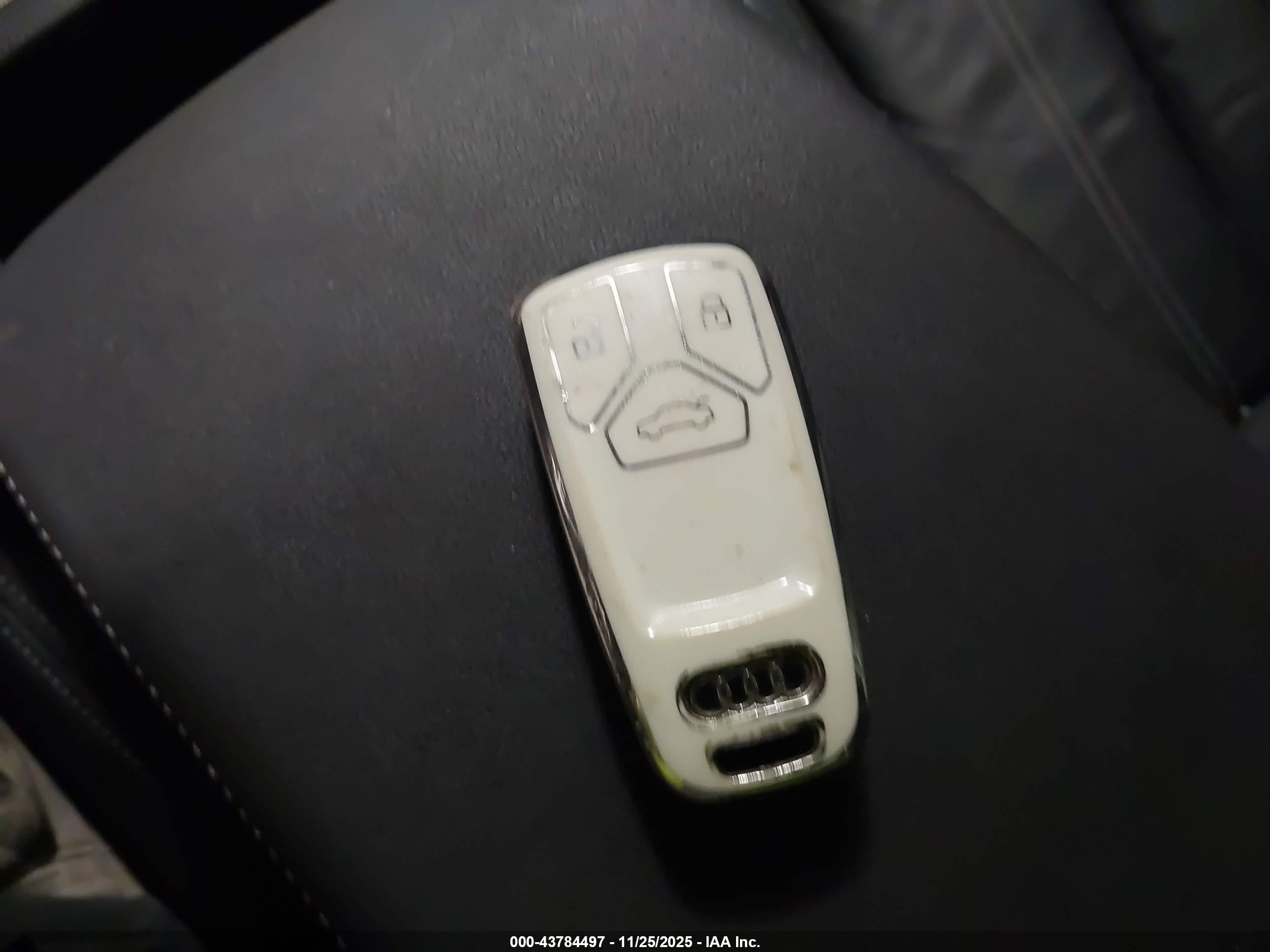 AUDI A4 image 11