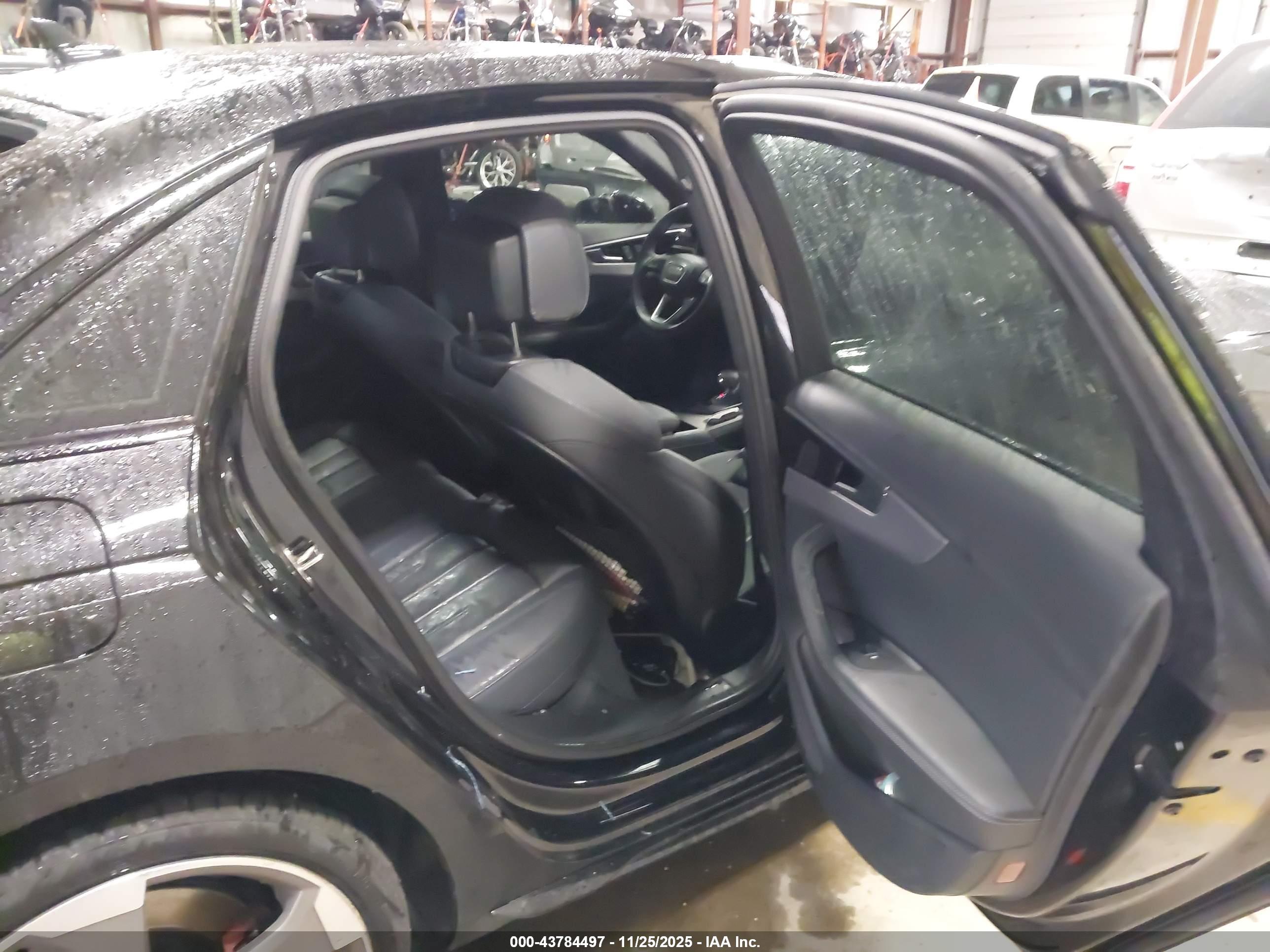 AUDI A4 image 8