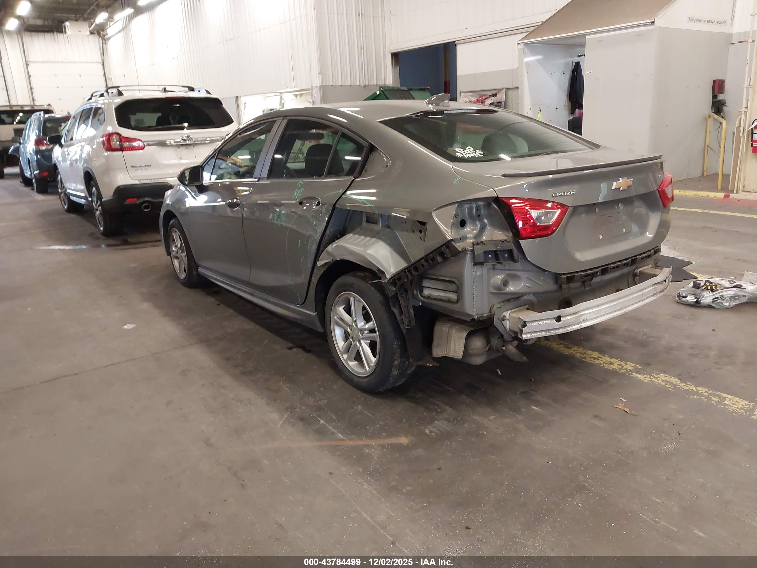 CHEVROLET CRUZE image 3