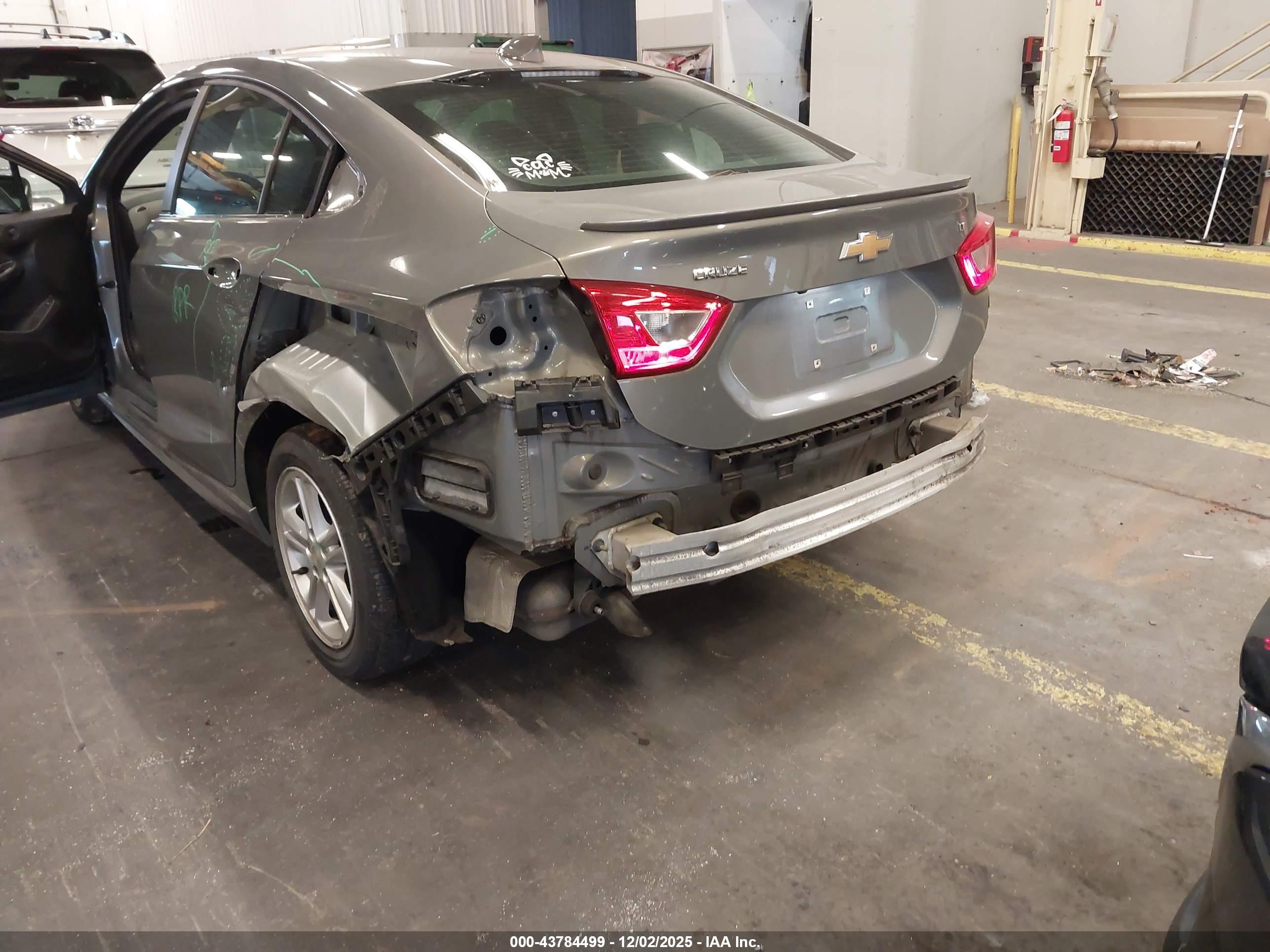 CHEVROLET CRUZE image 6