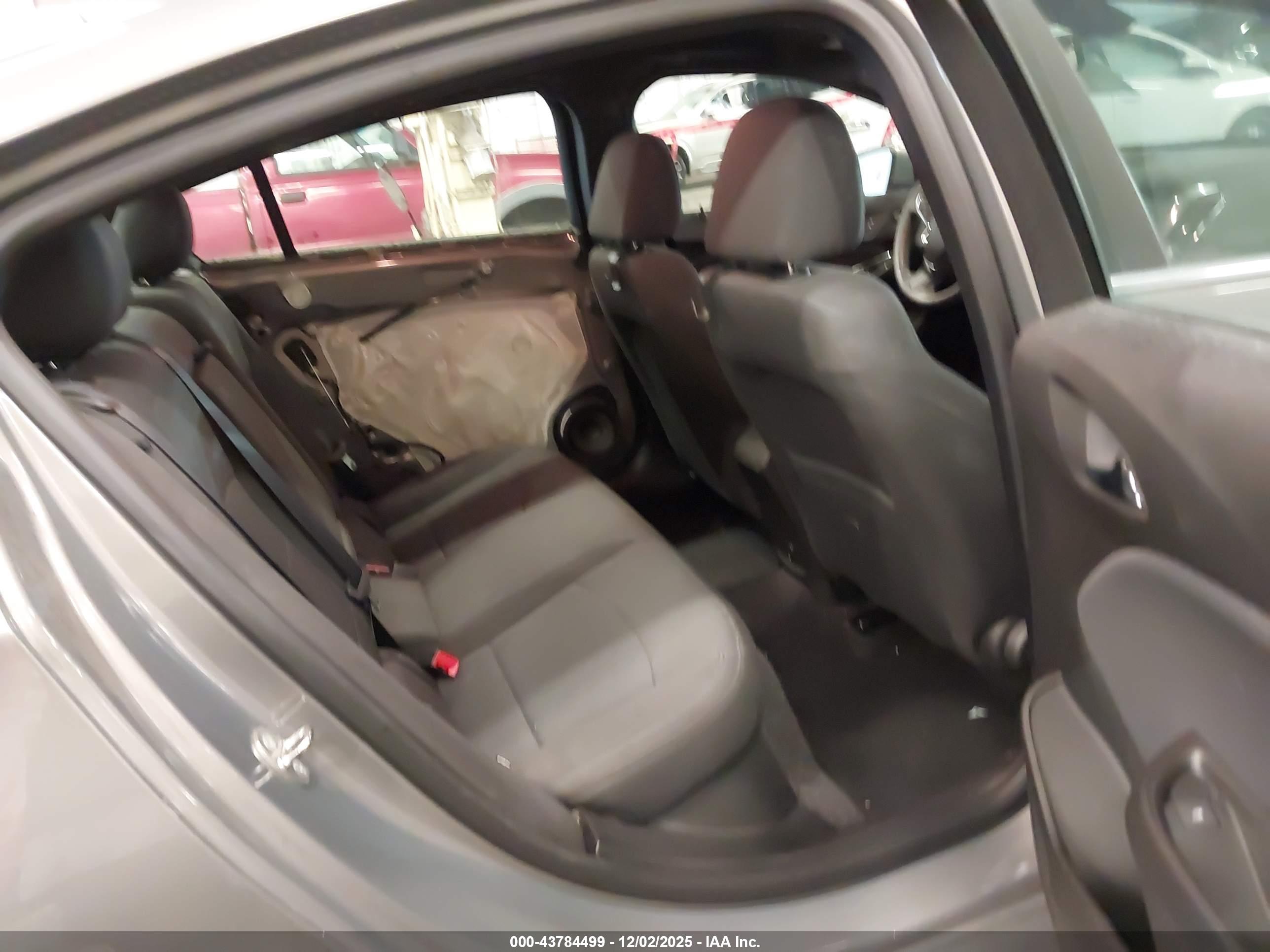 CHEVROLET CRUZE image 8