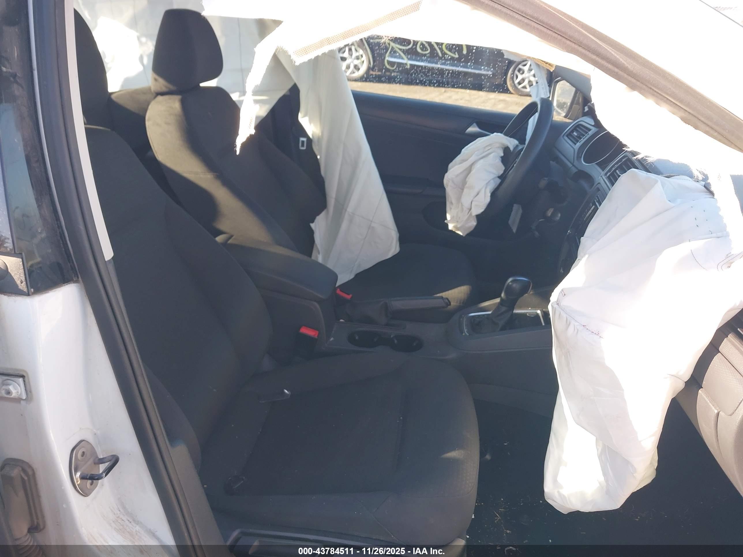 VOLKSWAGEN JETTA image 5