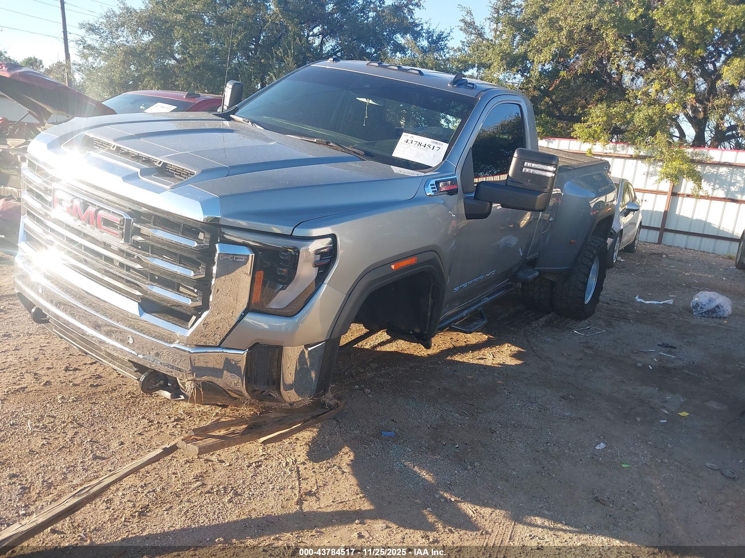 GMC SIERRA image 2