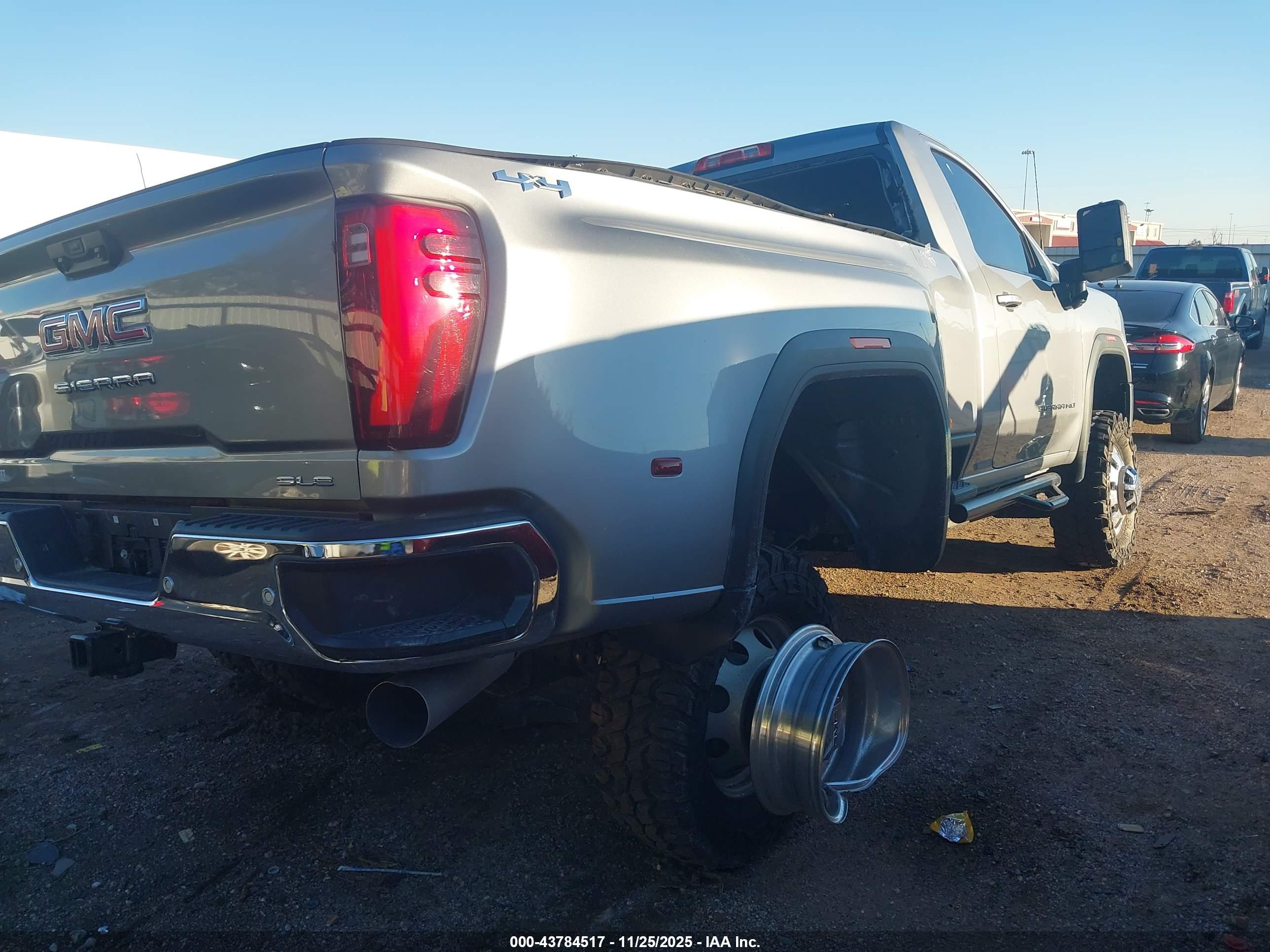 GMC SIERRA image 4
