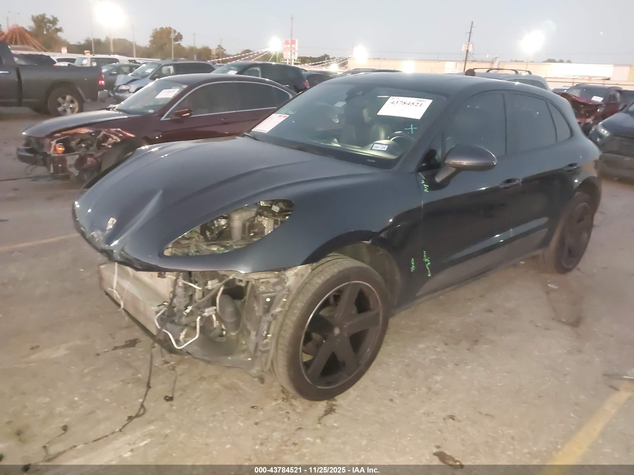 PORSCHE MACAN image 2