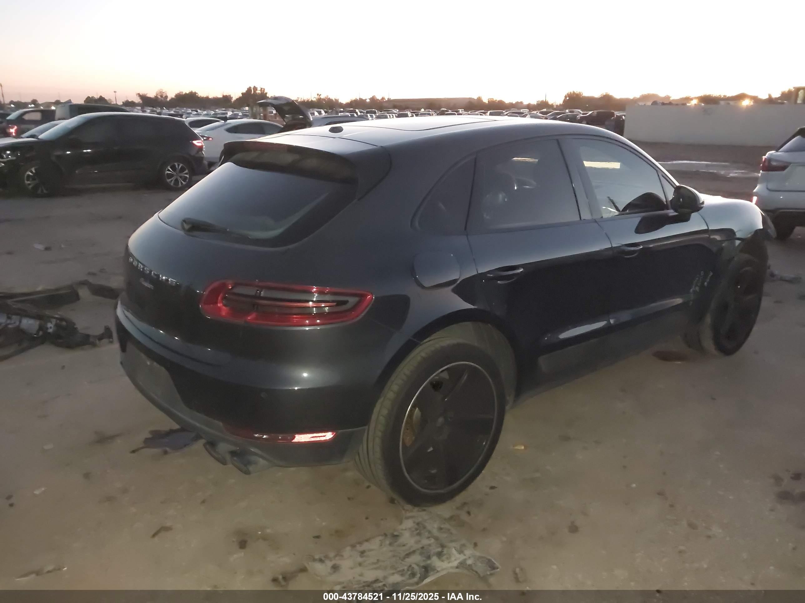 PORSCHE MACAN image 4