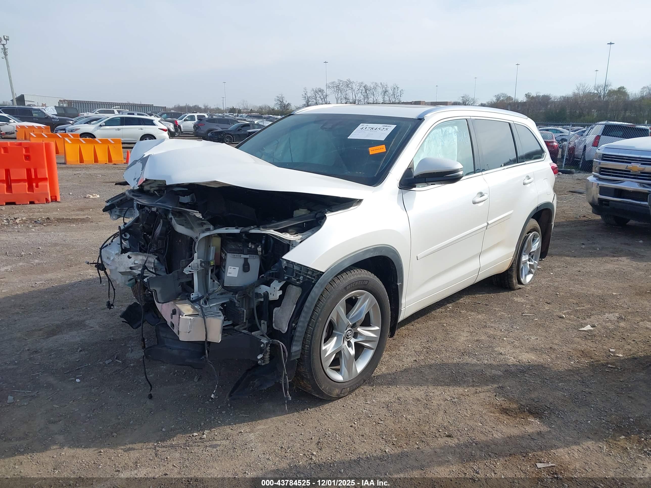 TOYOTA HIGHLANDER image 2
