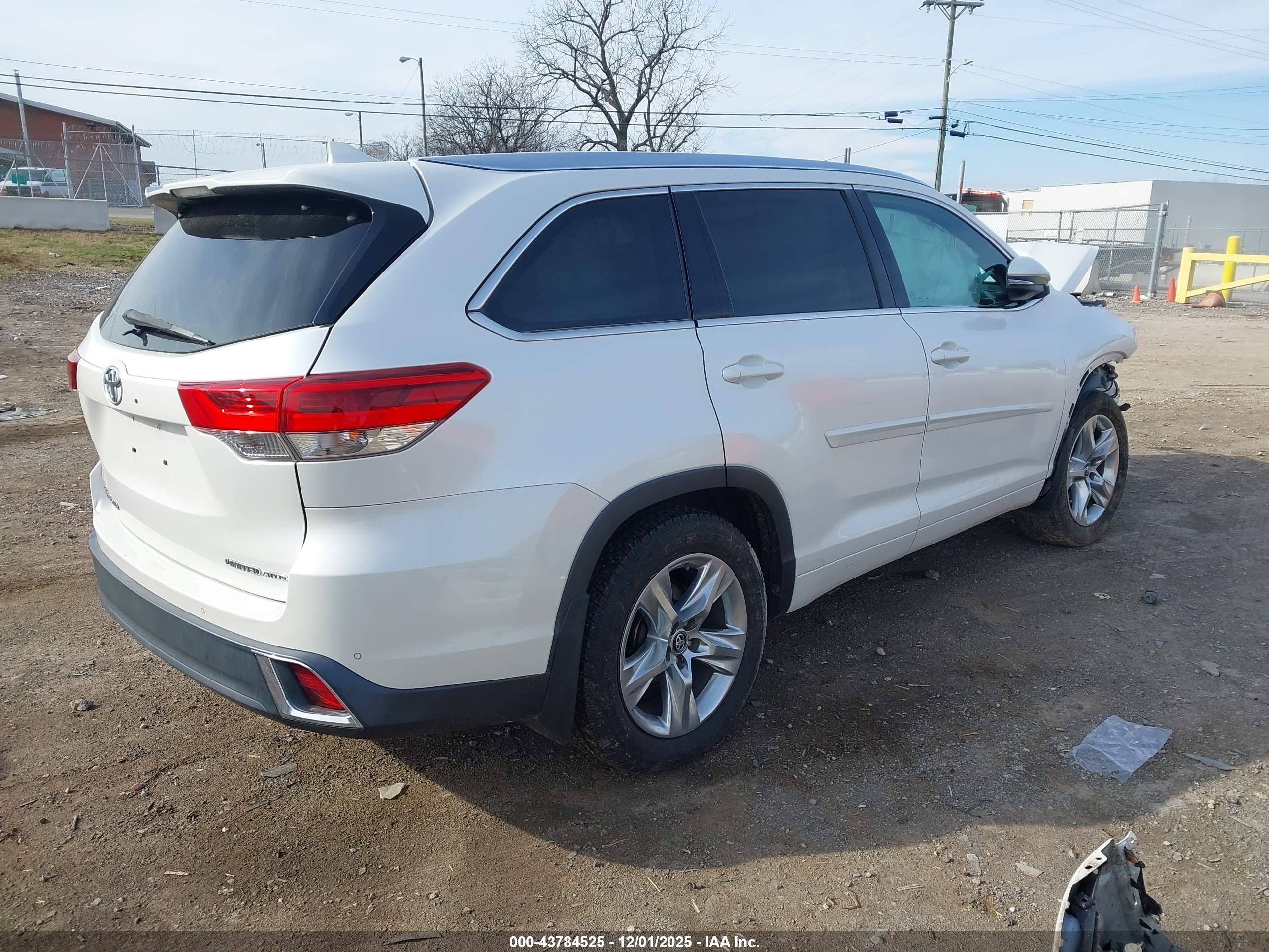 TOYOTA HIGHLANDER image 4