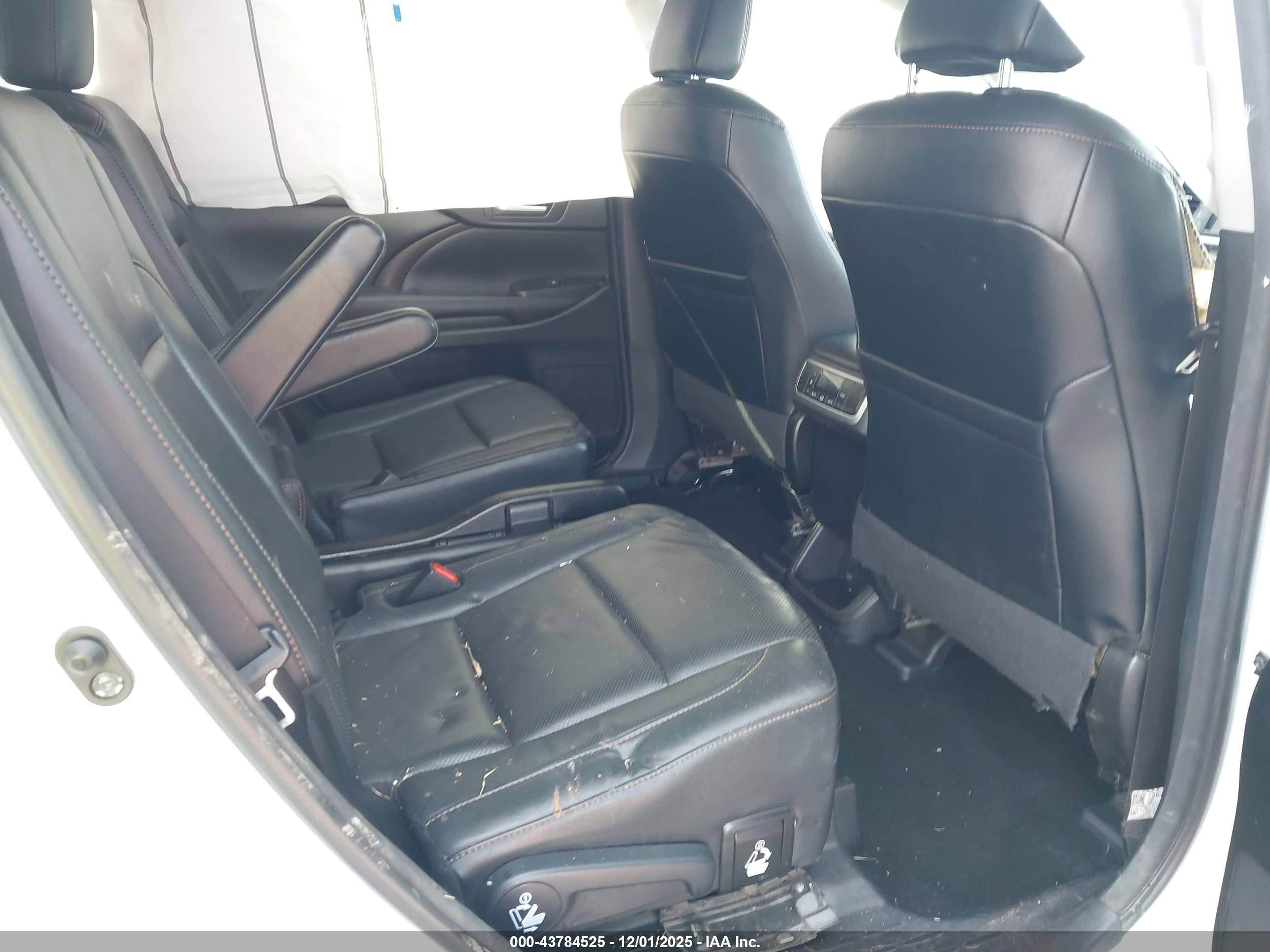TOYOTA HIGHLANDER image 8