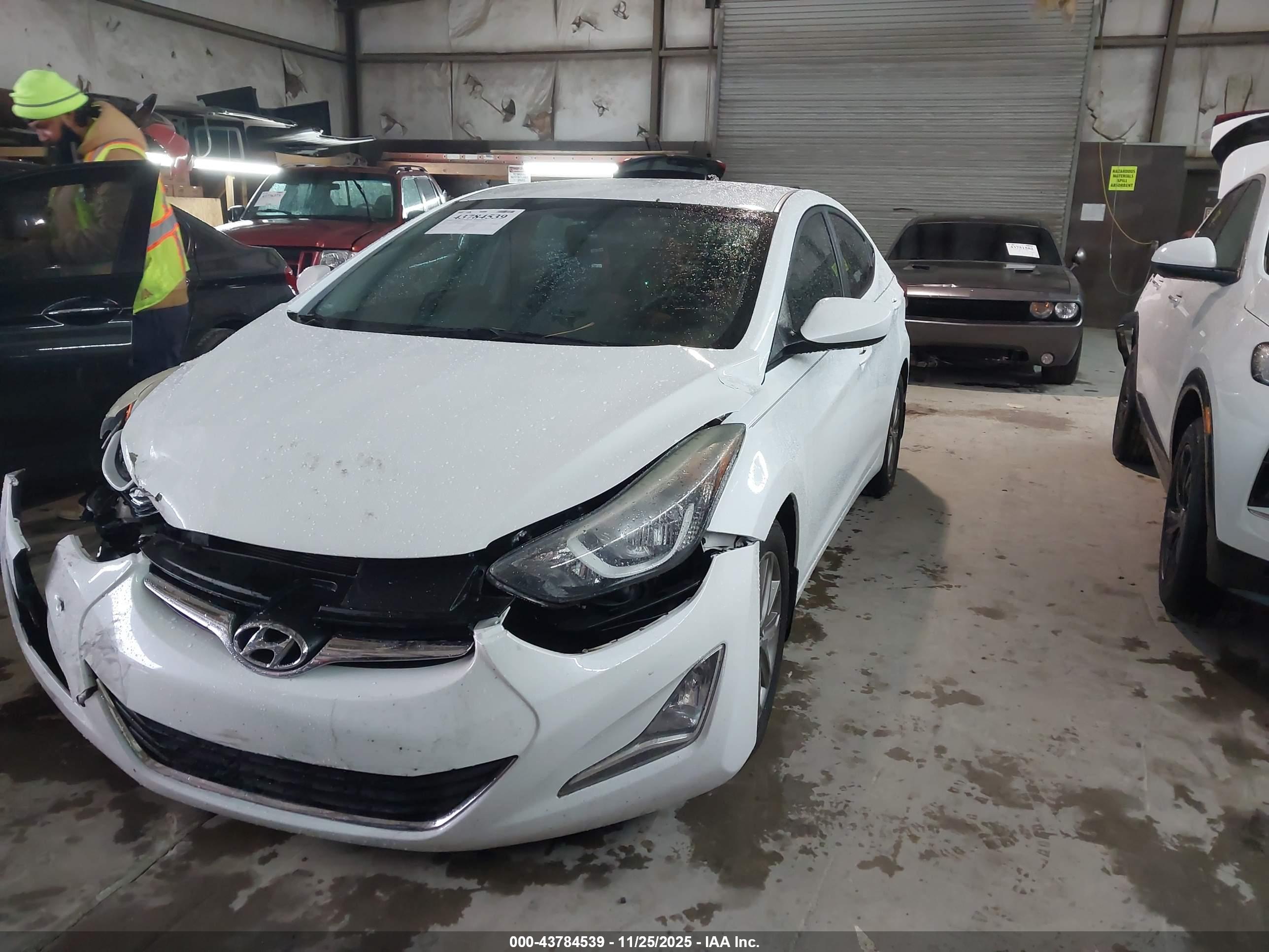 HYUNDAI ELANTRA image 2