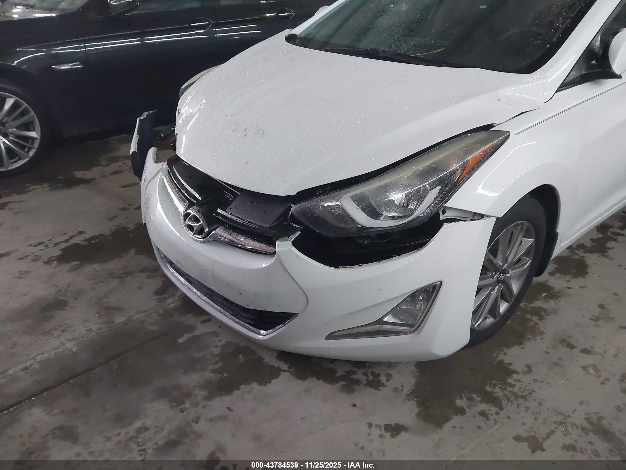 HYUNDAI ELANTRA image 6