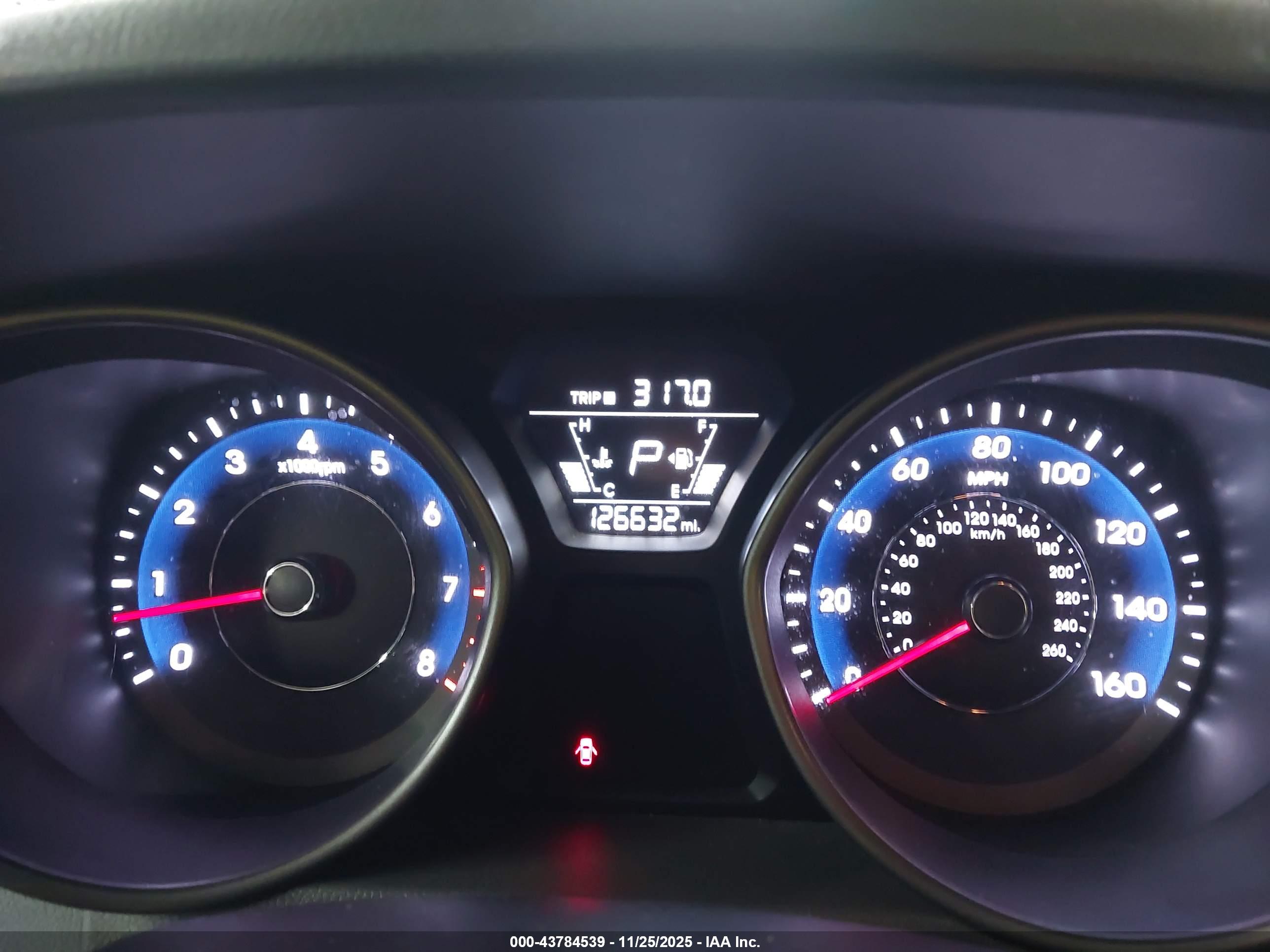 HYUNDAI ELANTRA image 7