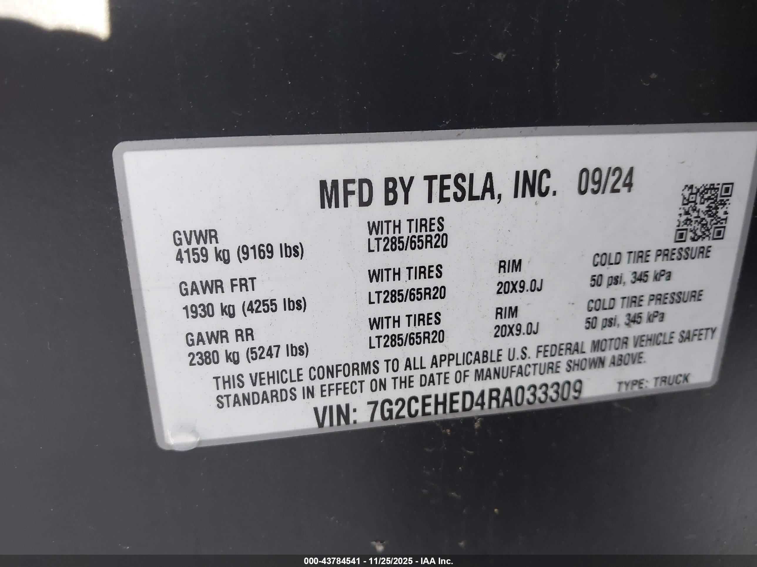 TESLA CYBERTRUCK image 9