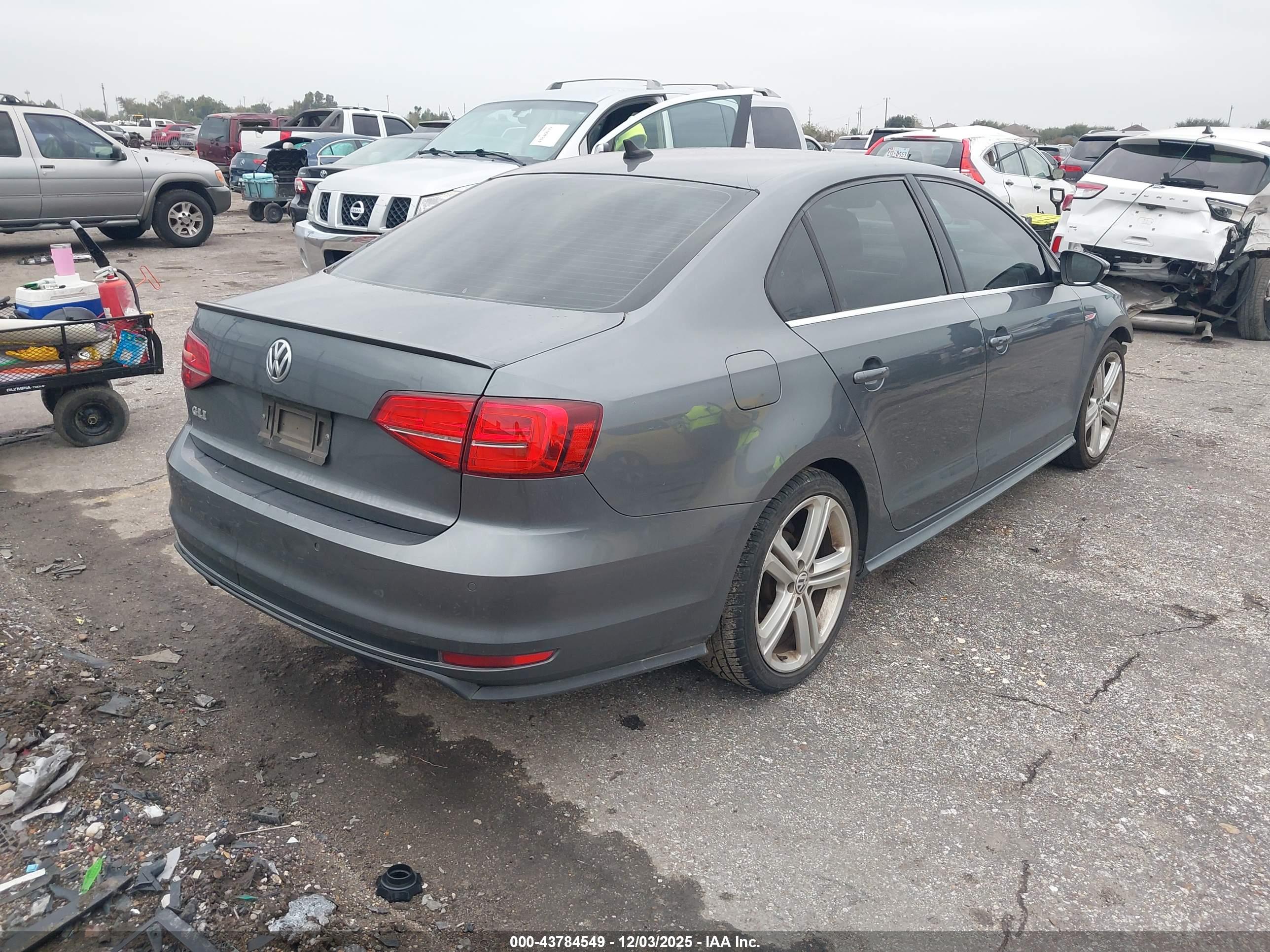 VOLKSWAGEN JETTA image 4