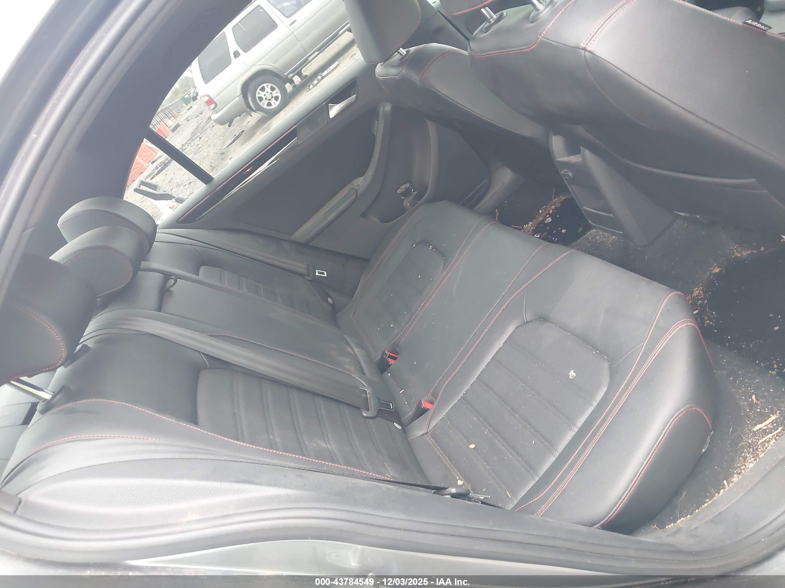 VOLKSWAGEN JETTA image 8