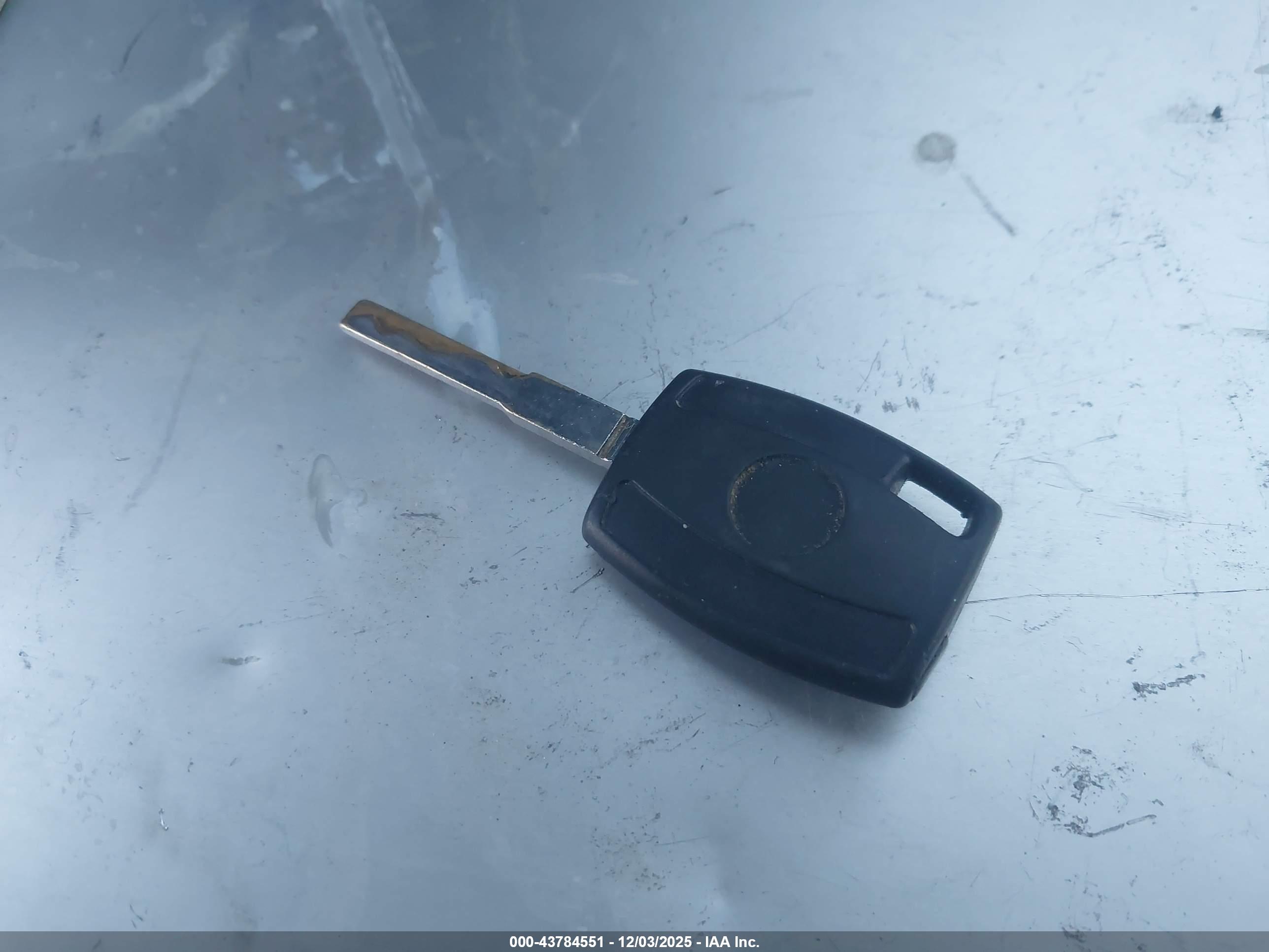 FORD FUSION image 11