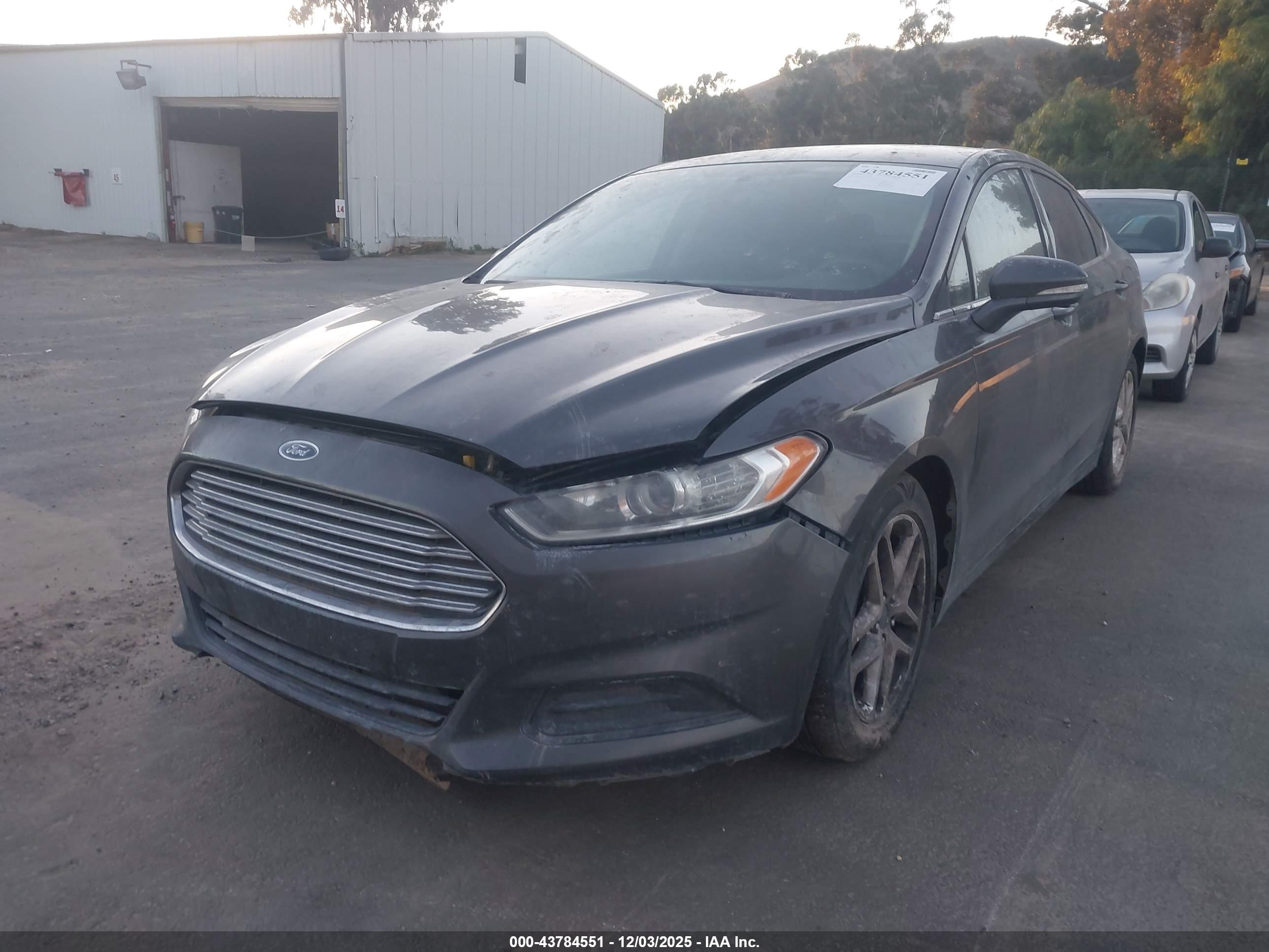 FORD FUSION image 2