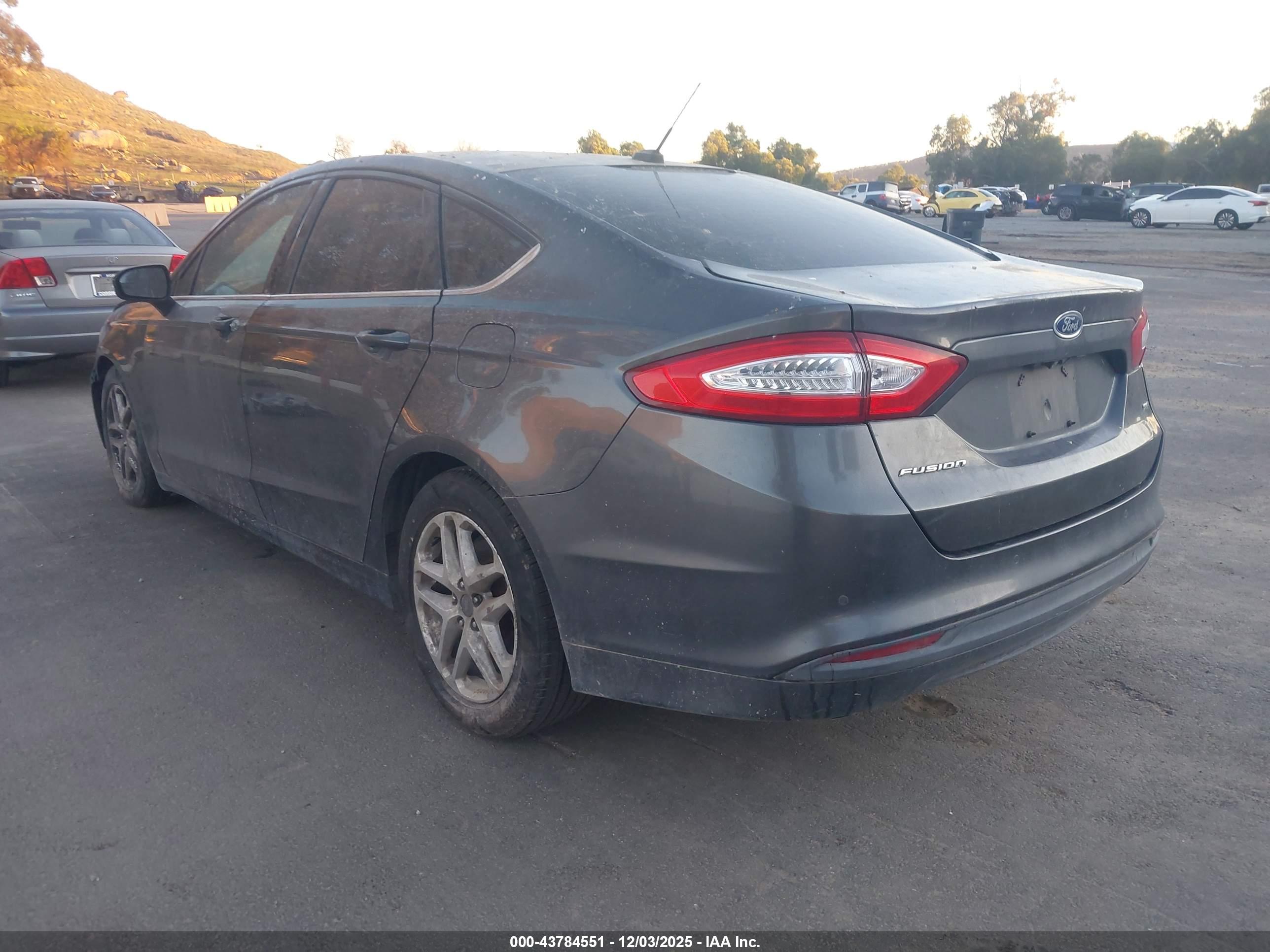 FORD FUSION image 3