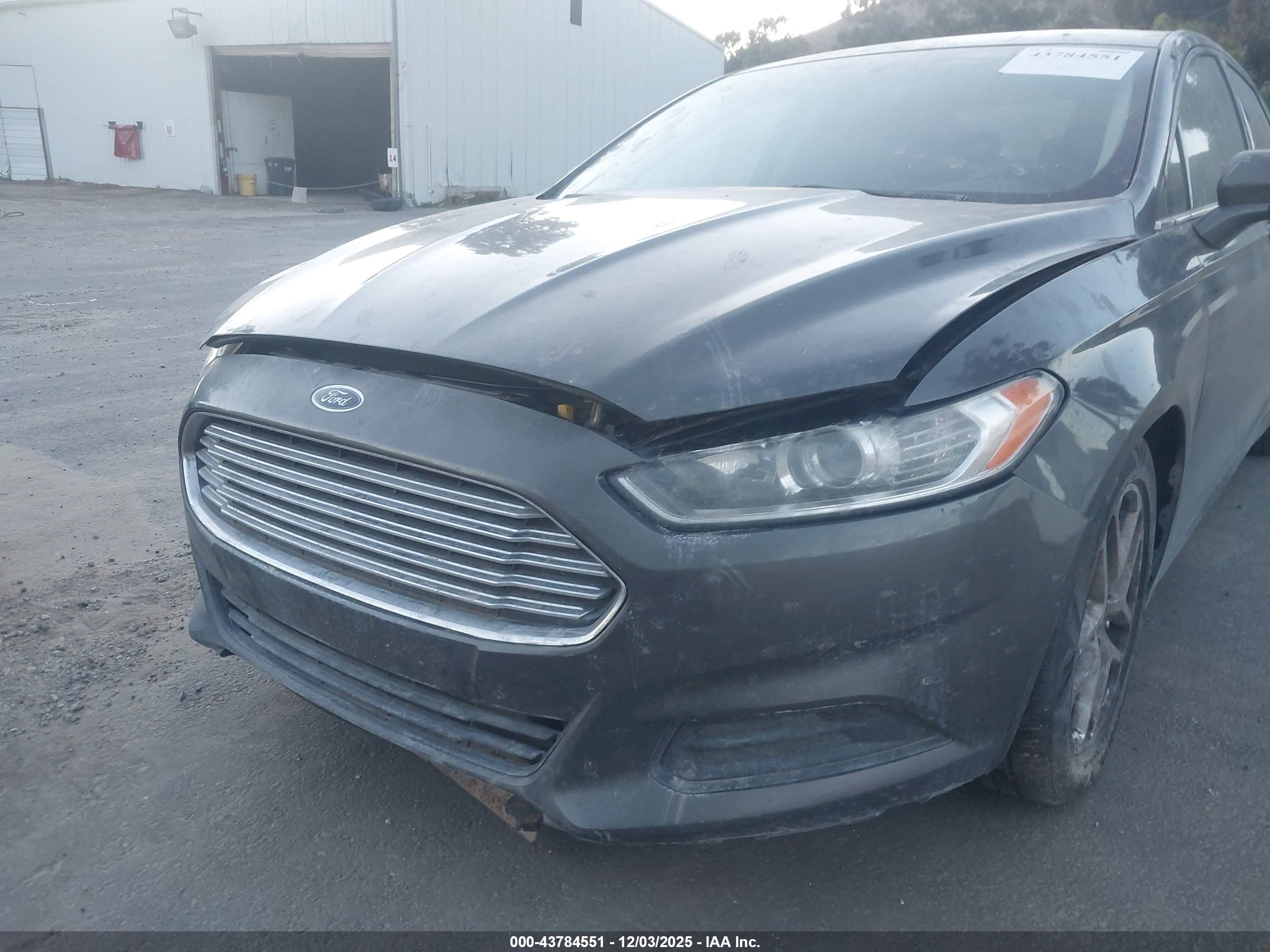 FORD FUSION image 6