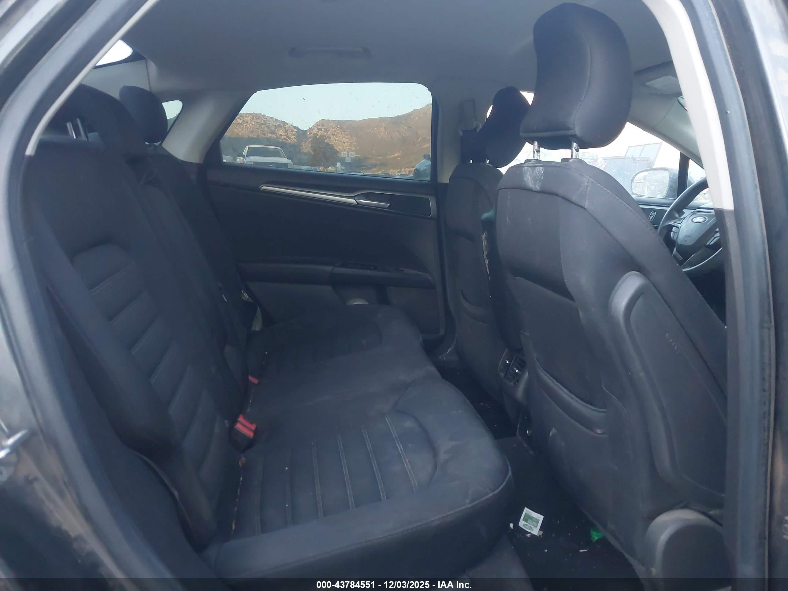FORD FUSION image 8