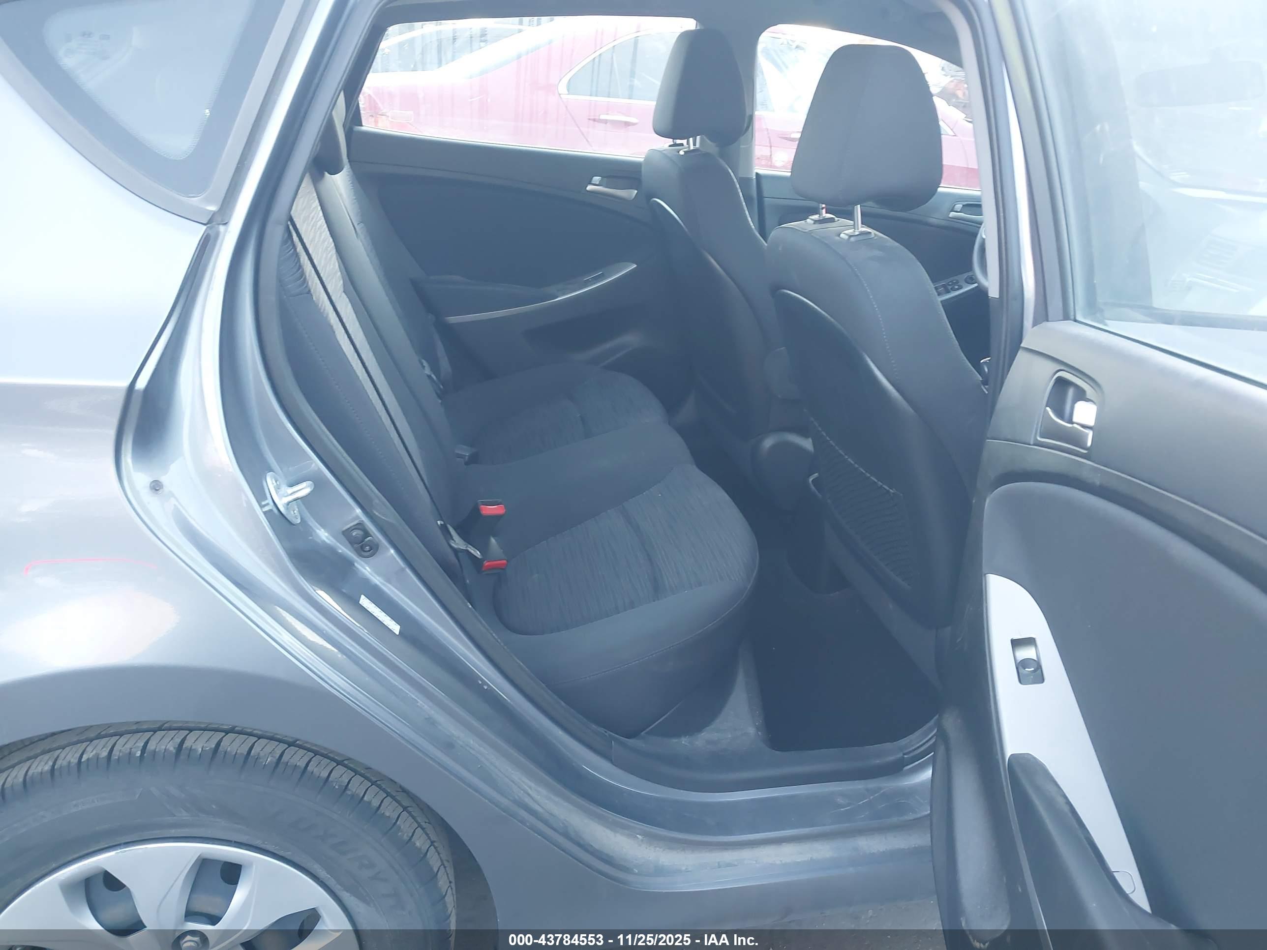 HYUNDAI ACCENT image 8