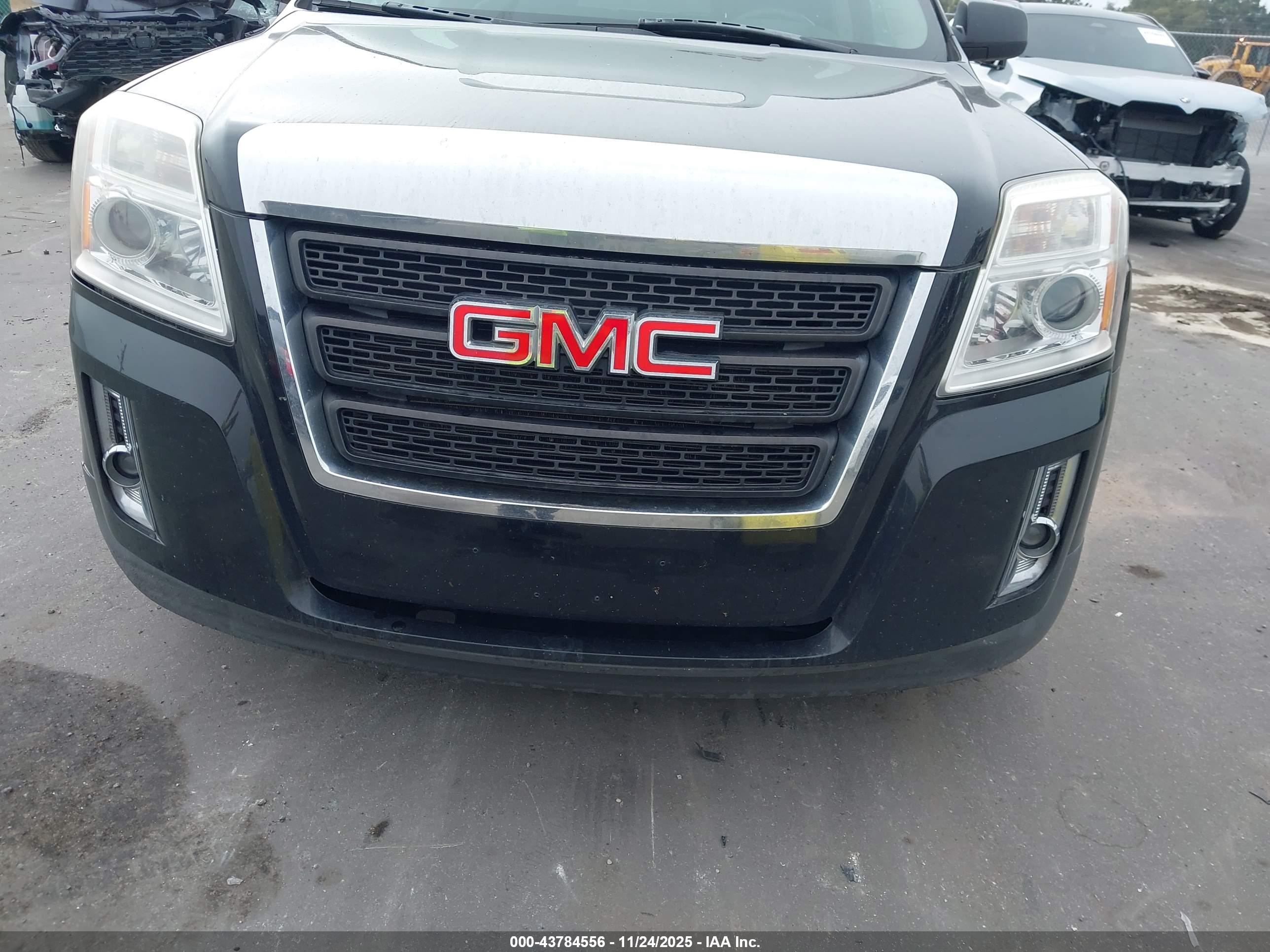 GMC TERRAIN image 6