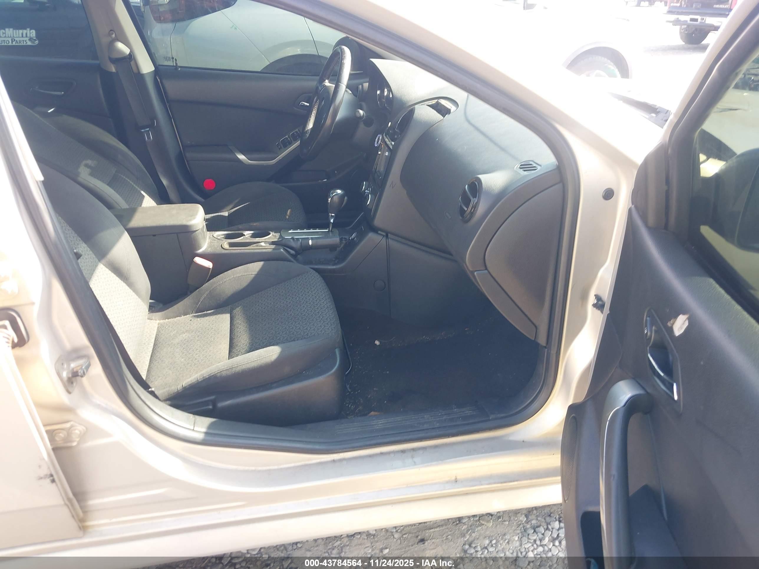 PONTIAC G6 image 5