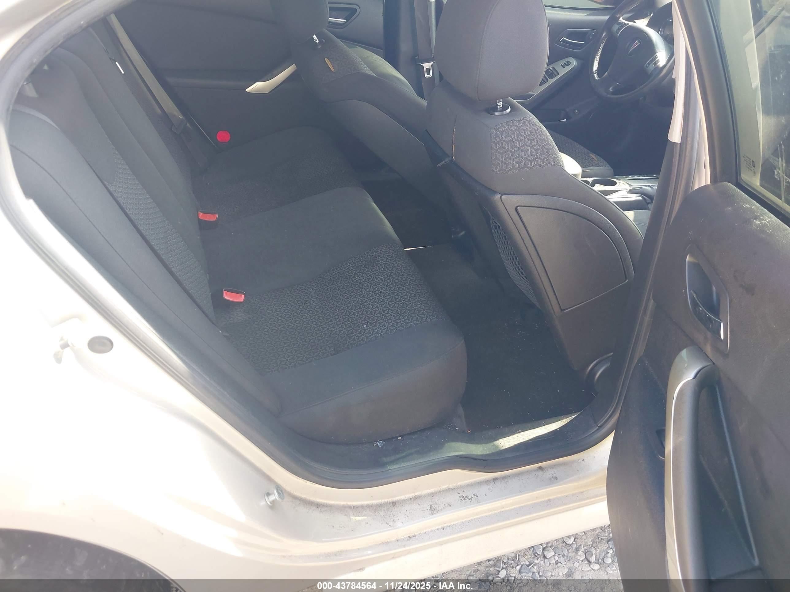 PONTIAC G6 image 8