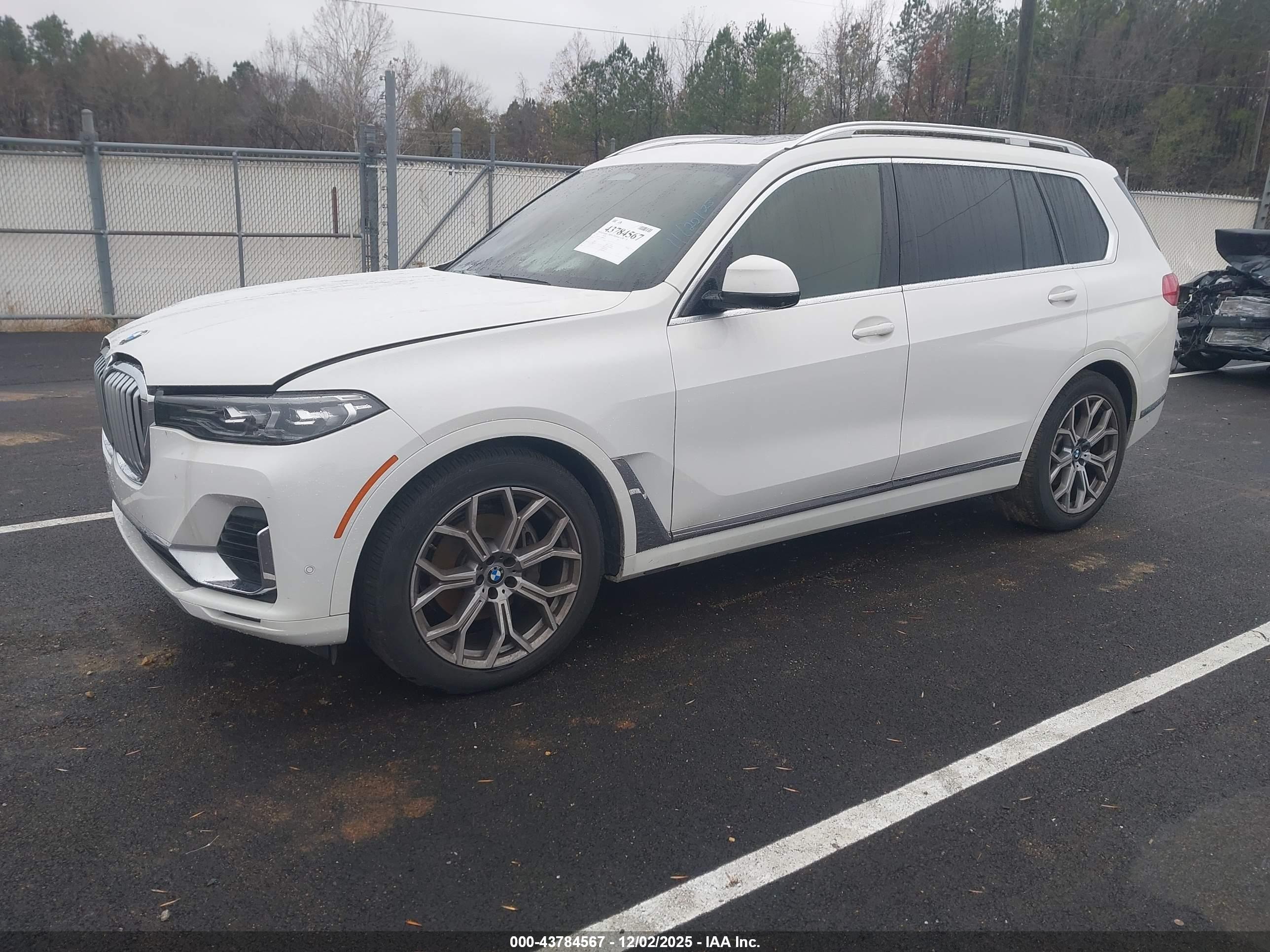 BMW X7 image 2