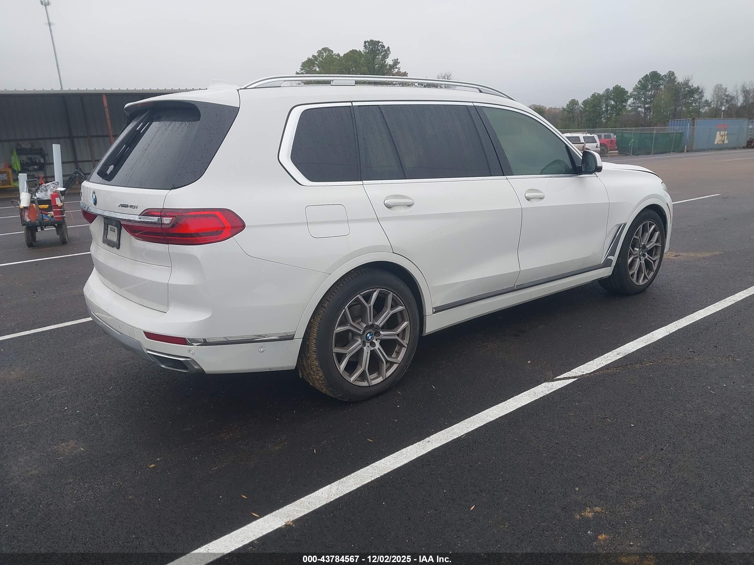 BMW X7 image 4