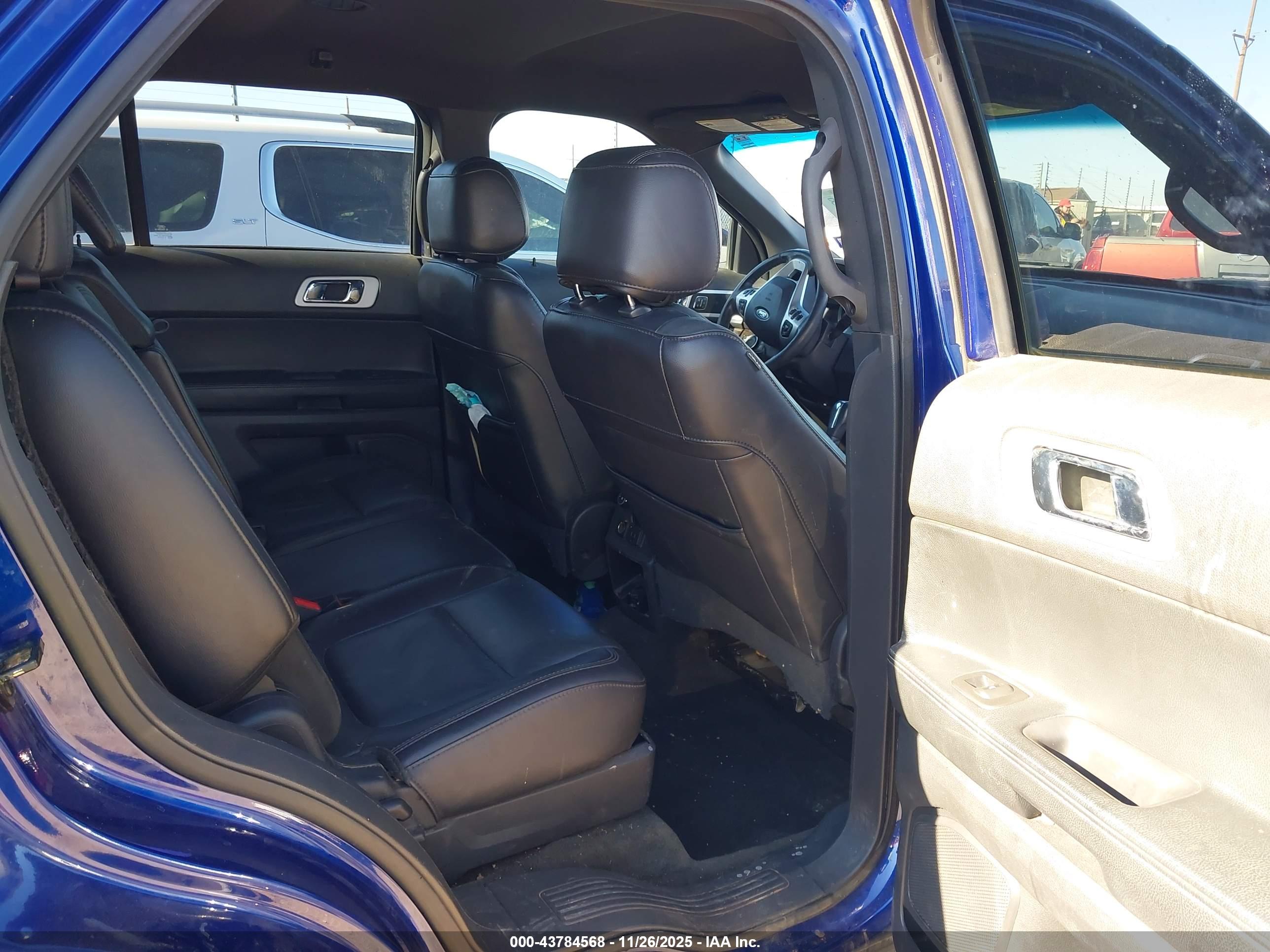 FORD EXPLORER image 8