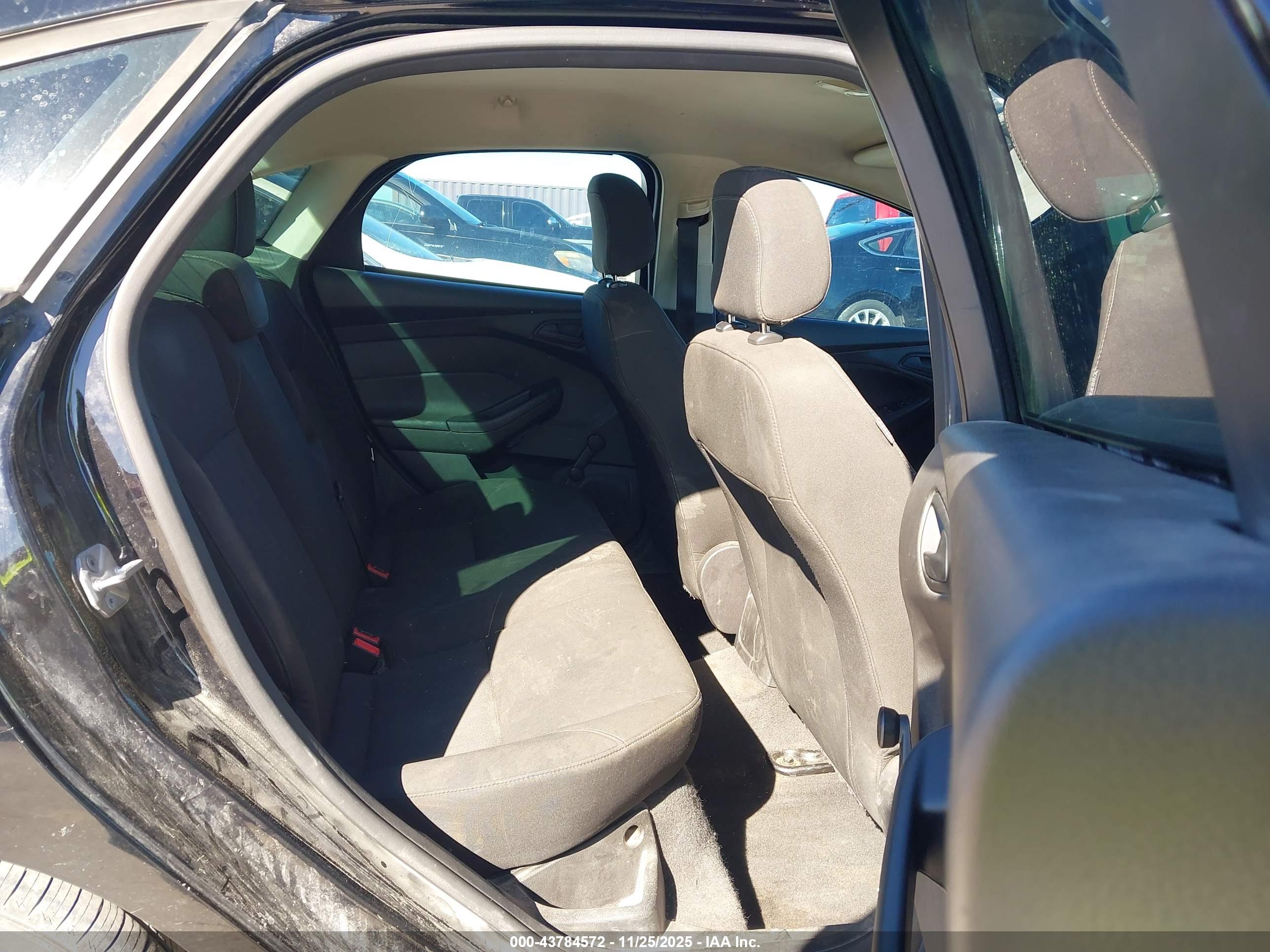 FORD FOCUS image 8