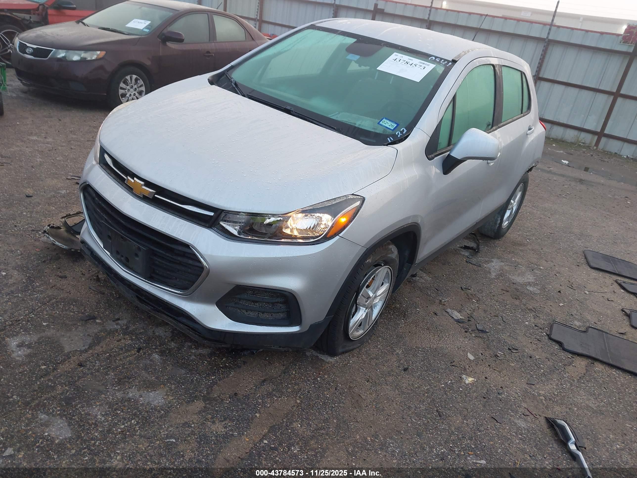 CHEVROLET TRAX image 2