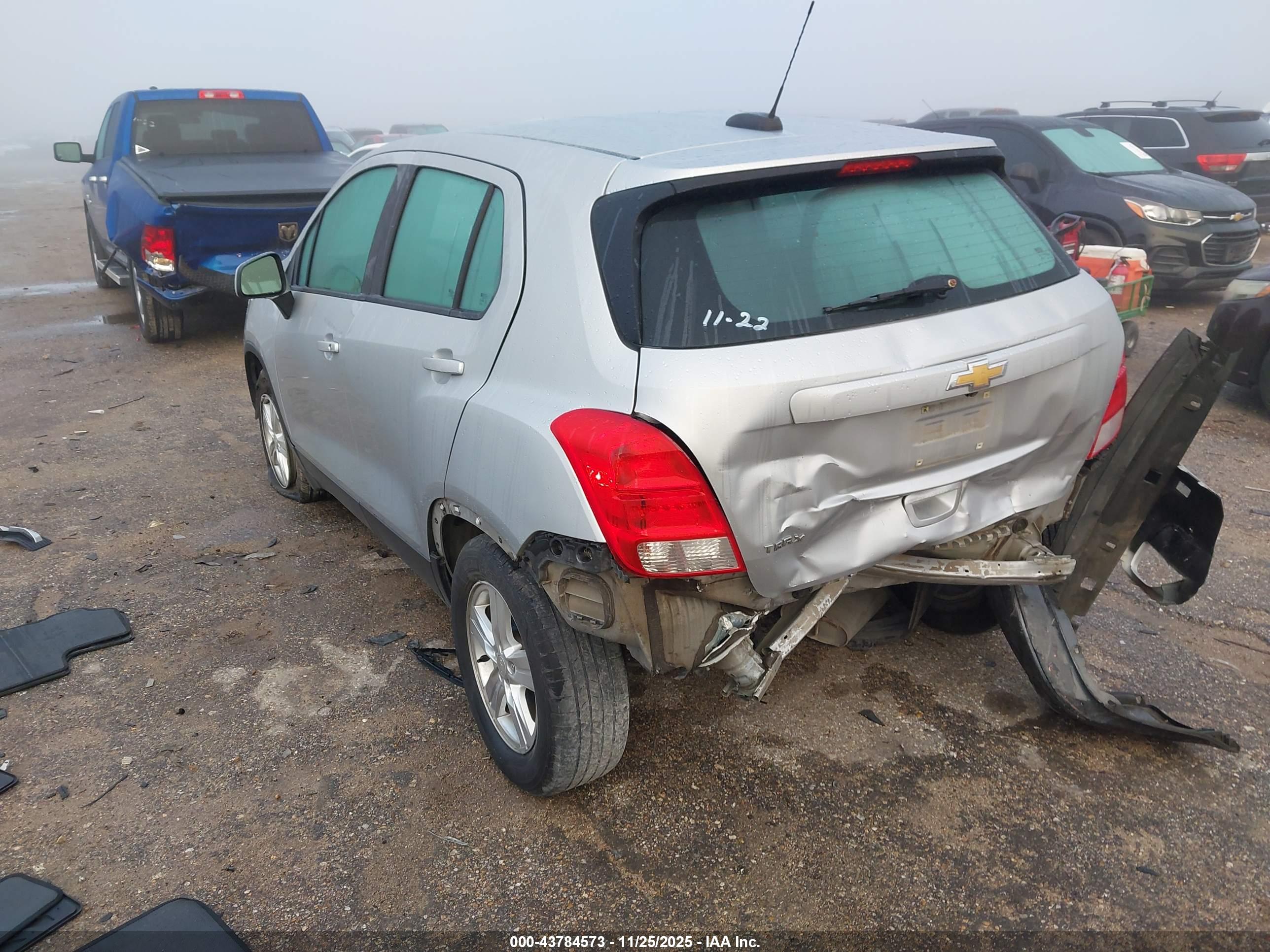 CHEVROLET TRAX image 3