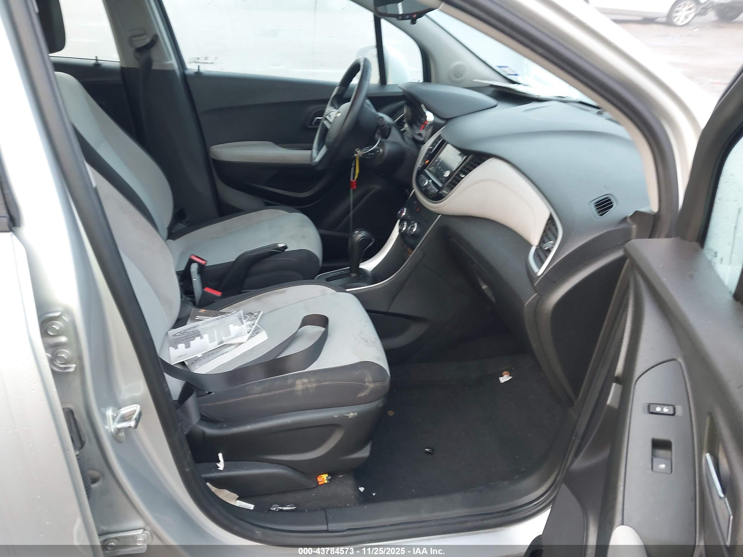CHEVROLET TRAX image 5