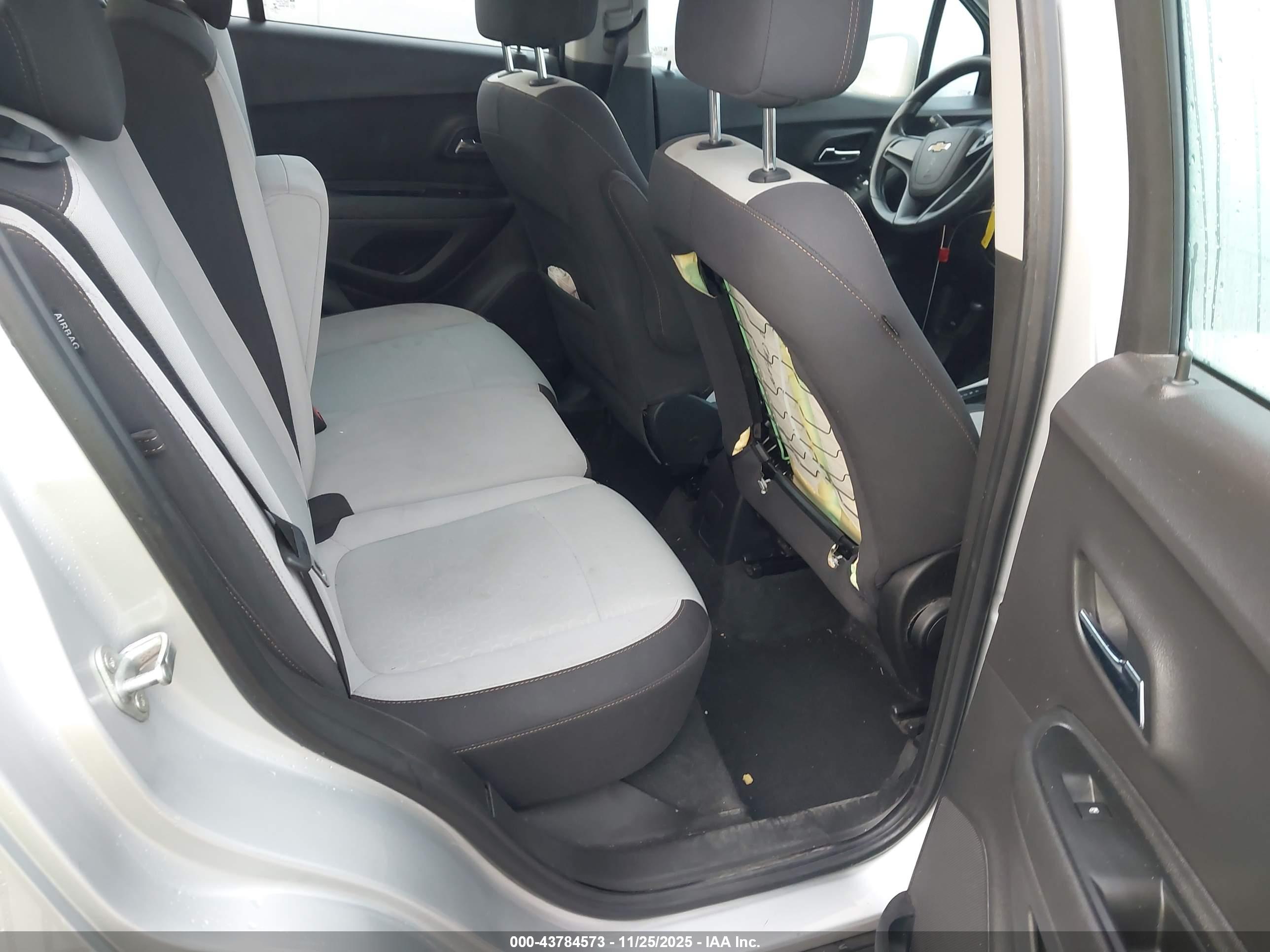 CHEVROLET TRAX image 8