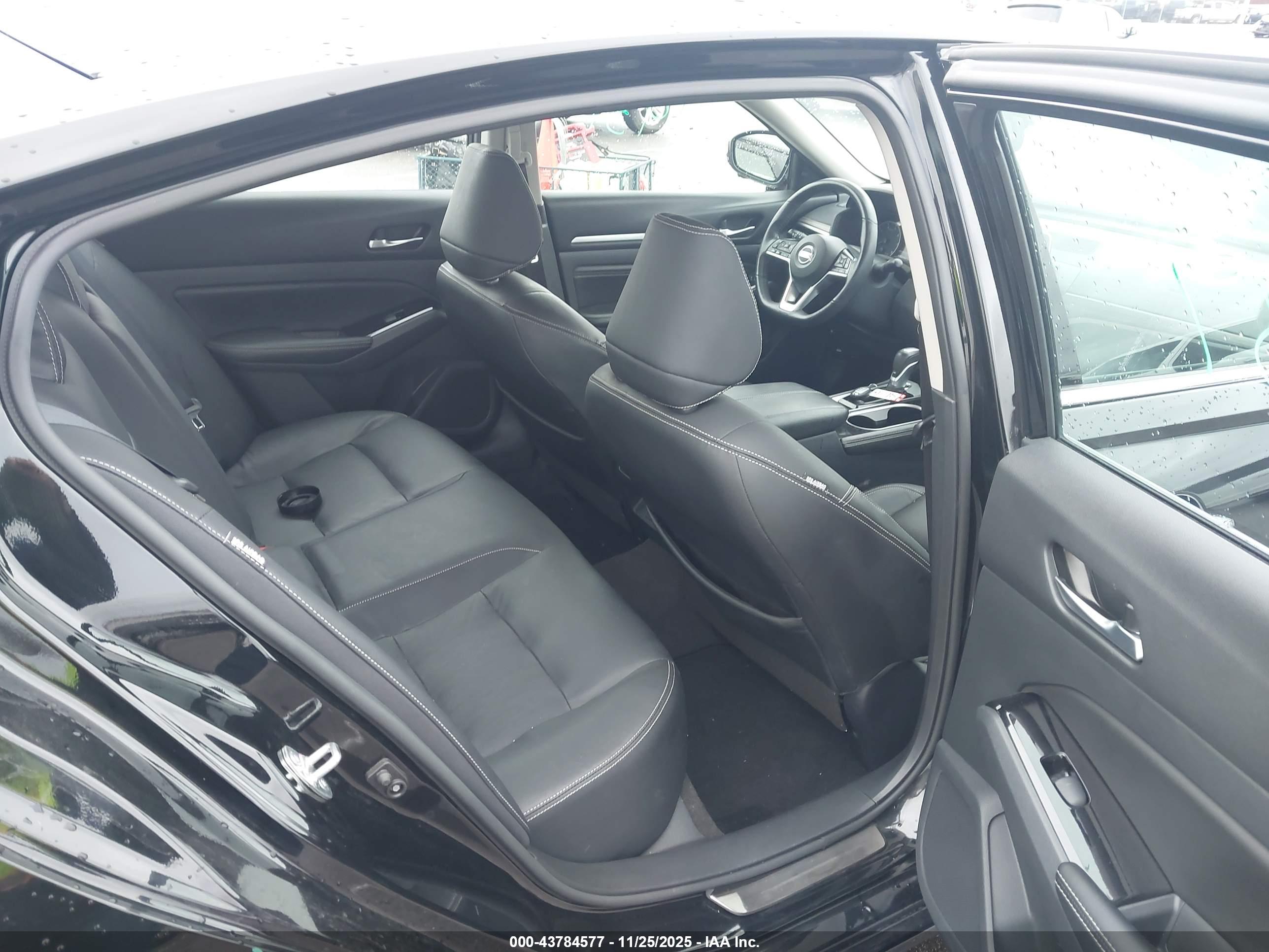 NISSAN ALTIMA image 8