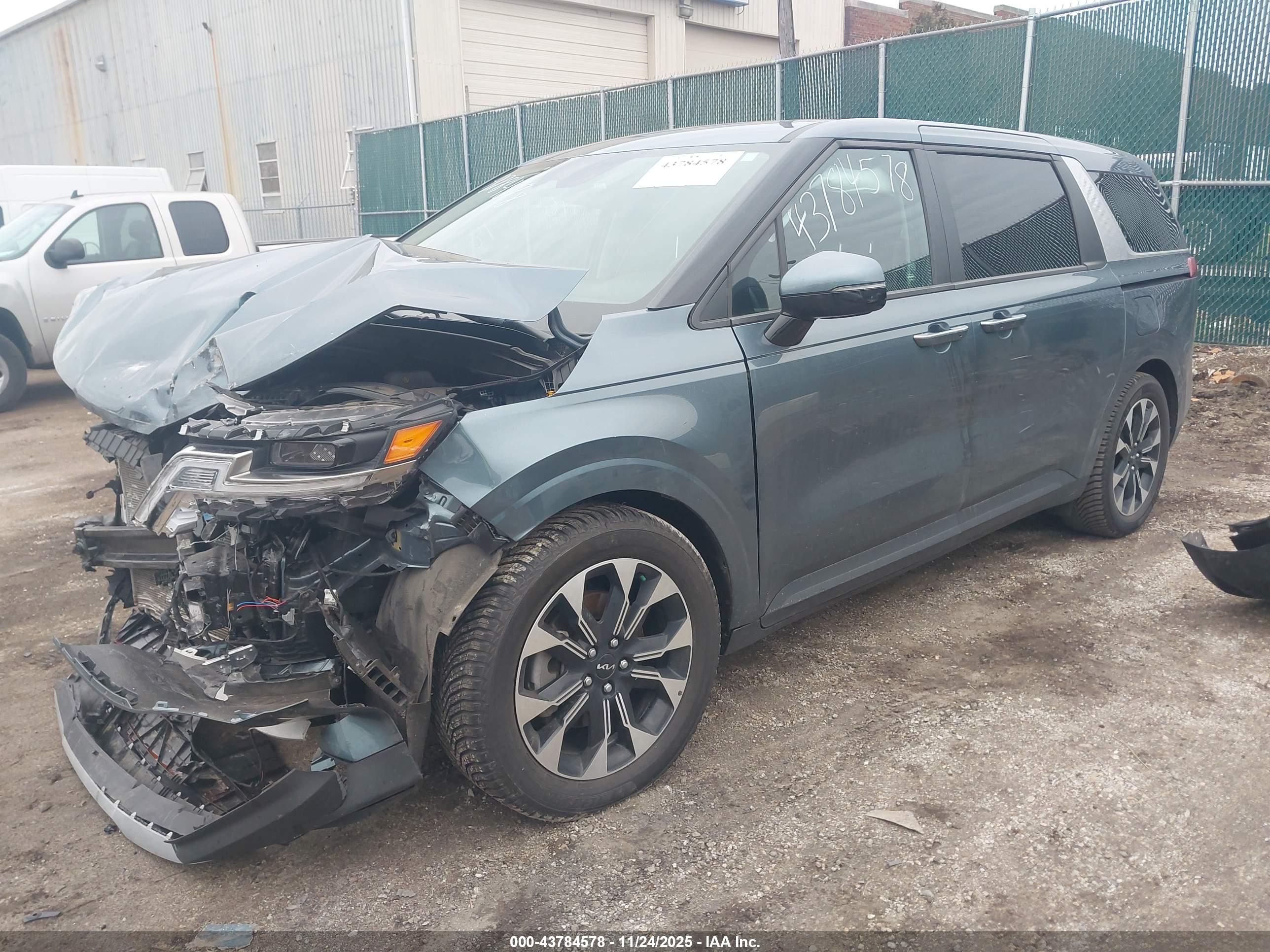 KIA CARNIVAL image 2