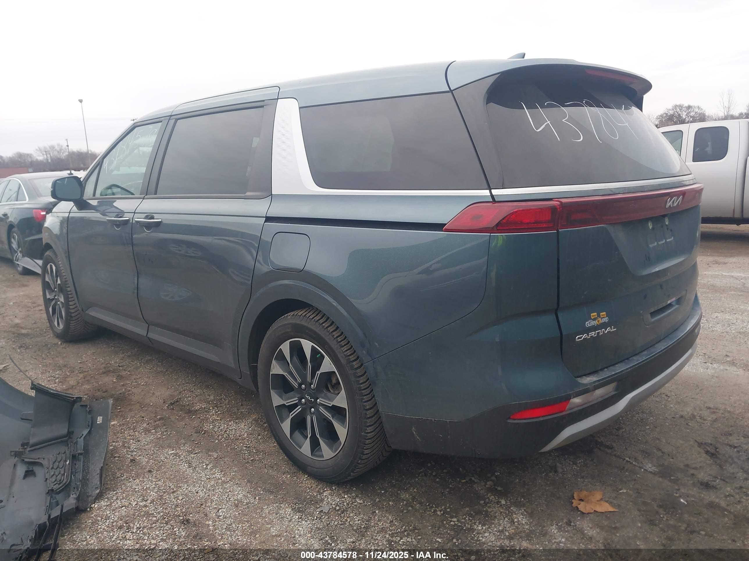 KIA CARNIVAL image 3