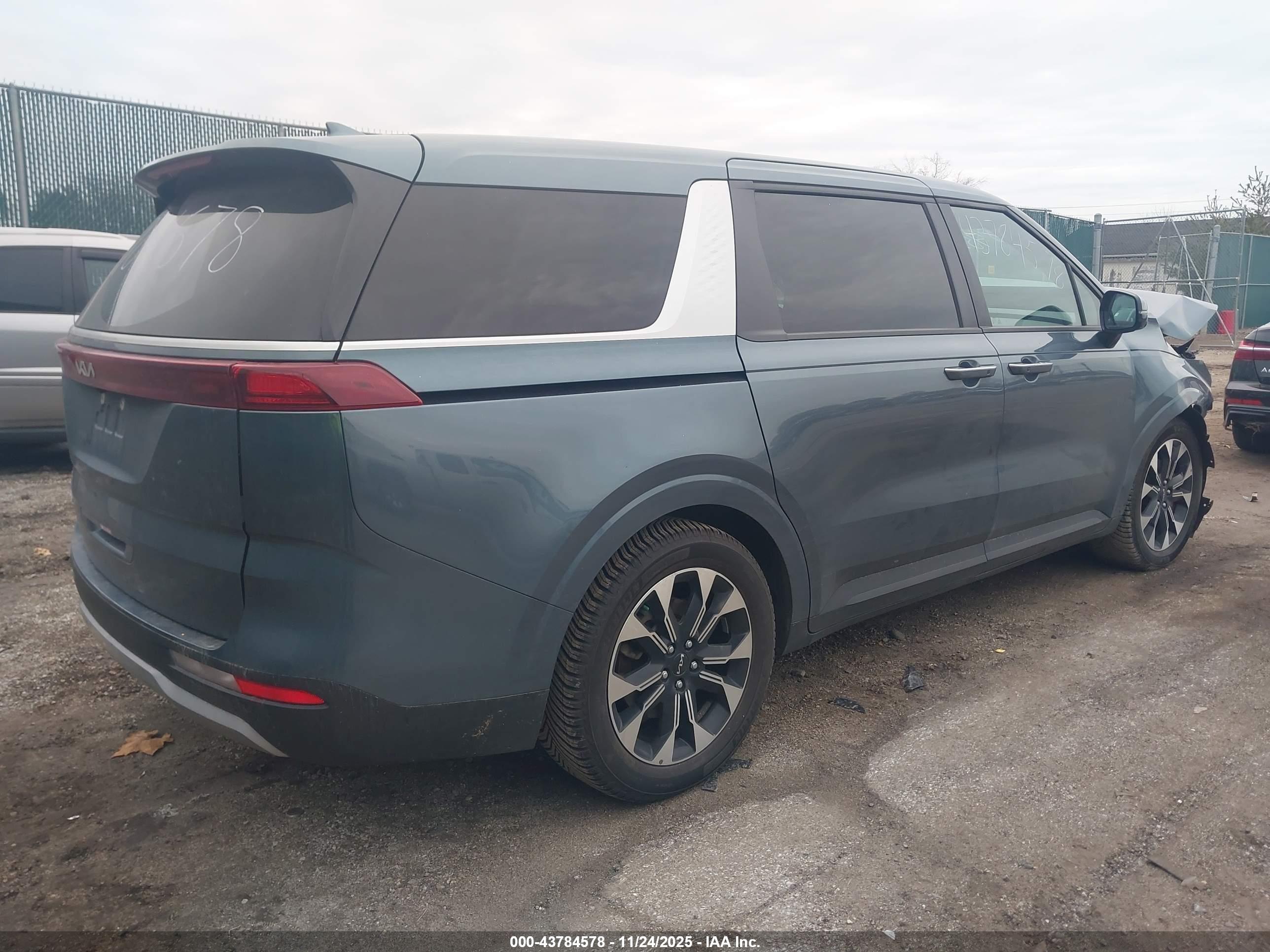KIA CARNIVAL image 4