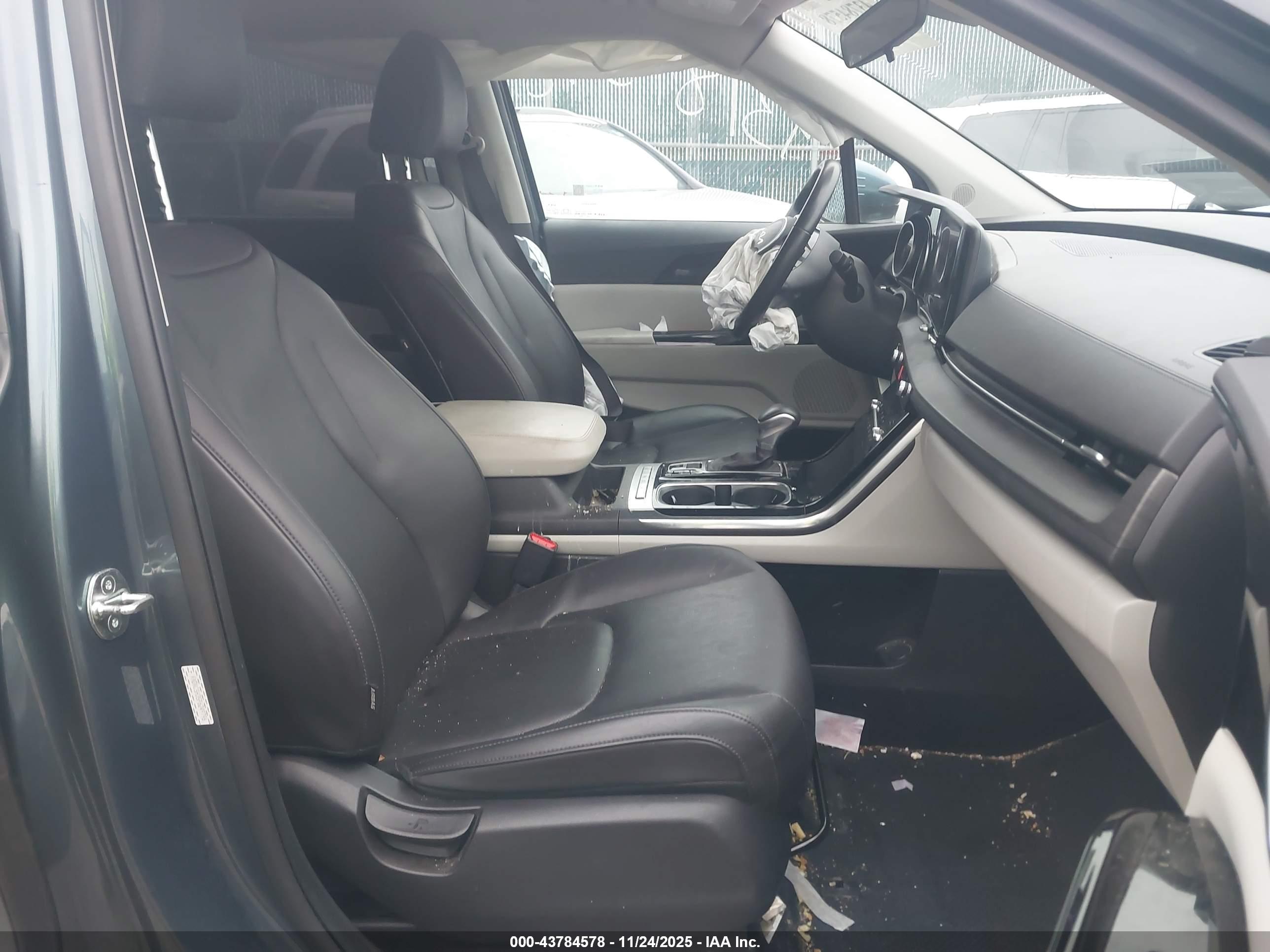 KIA CARNIVAL image 5